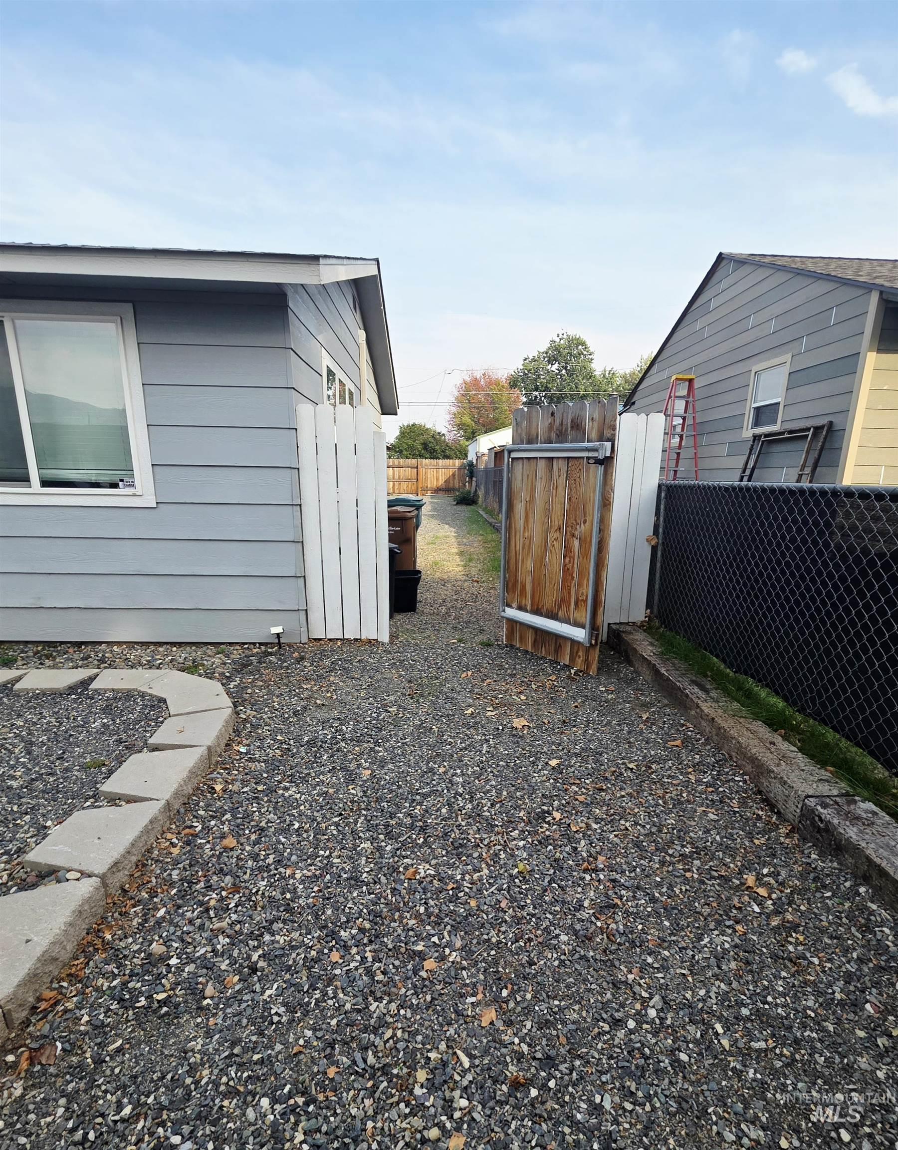 409 8th St Property Photo 12