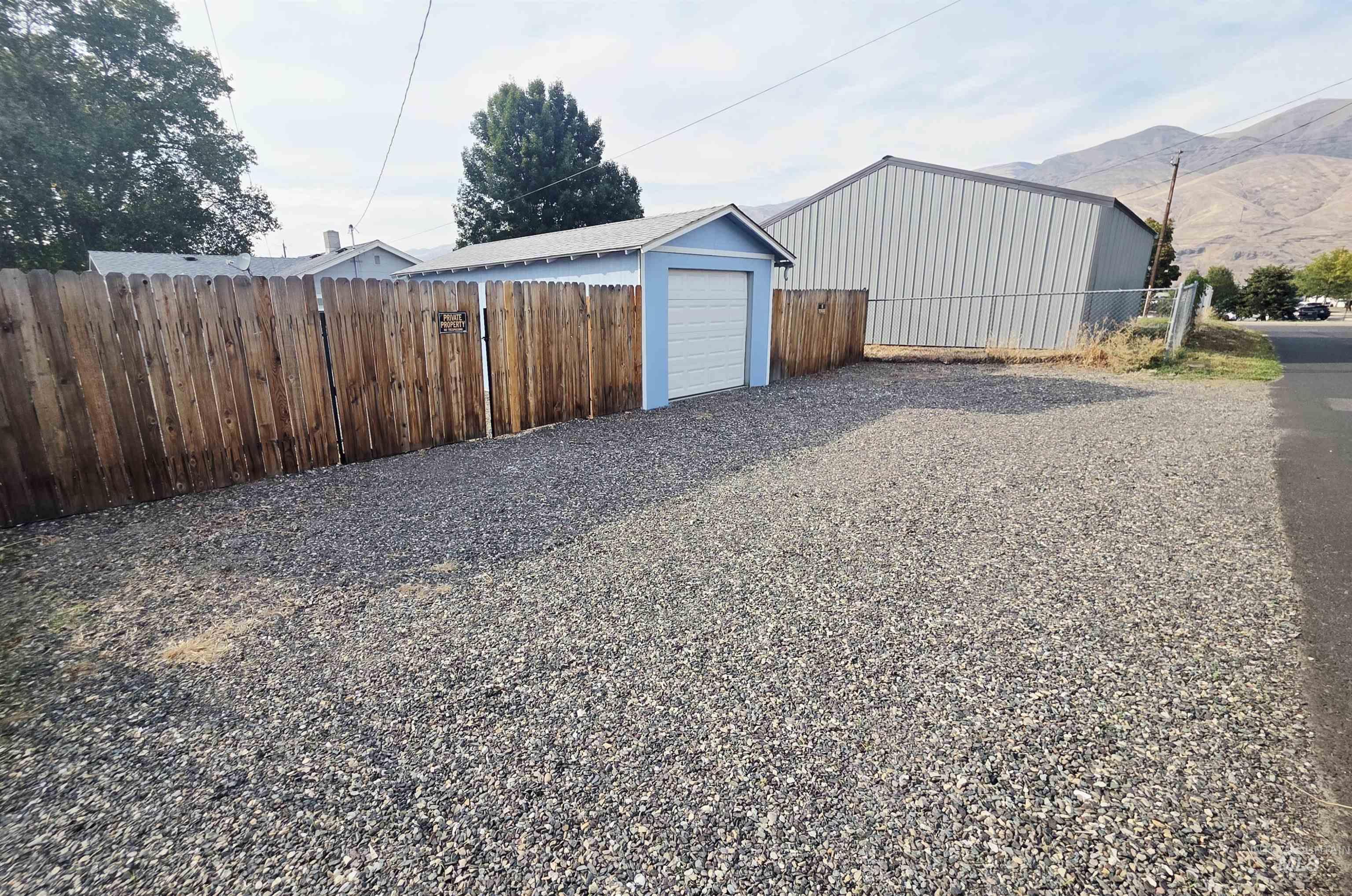 409 8th St Property Photo 14