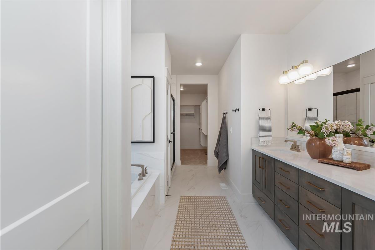 4744 N Brandy Creek Ave Property Photo 8
