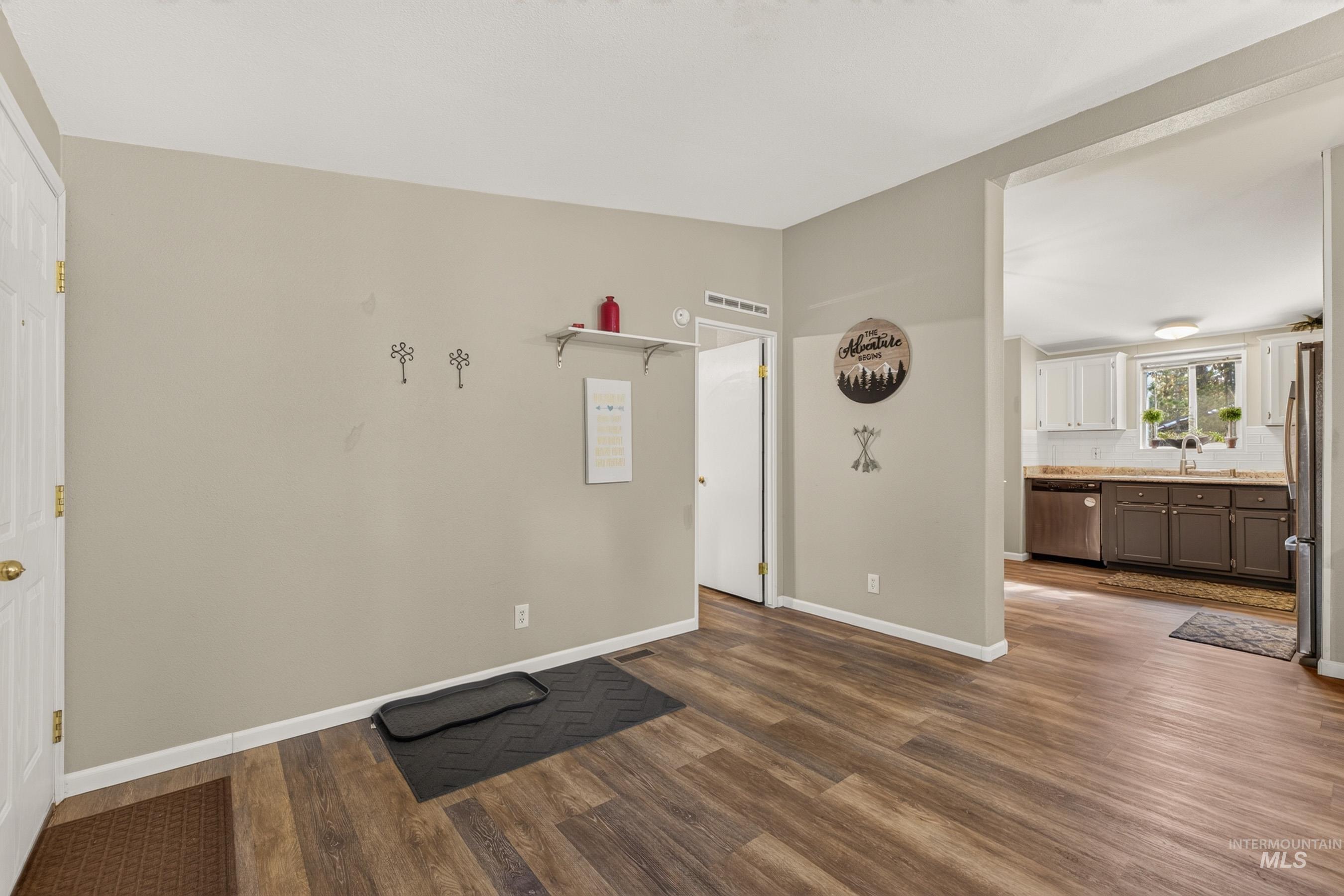 185 Deedee Property Photo 4