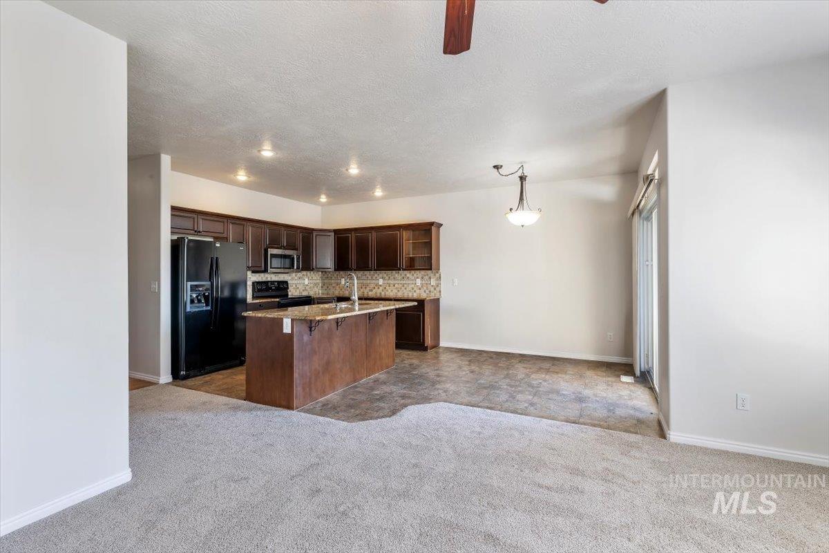8883 W Dulcimer St. Property Photo 8