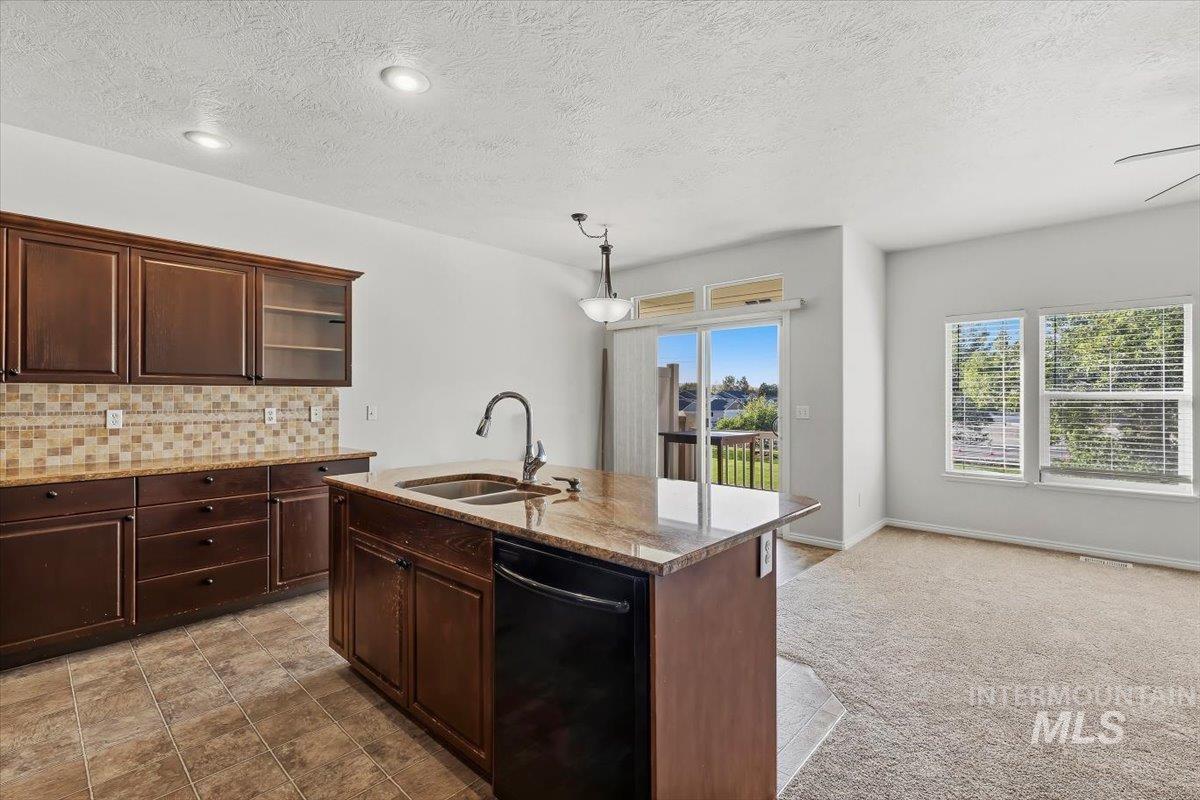 8883 W Dulcimer St. Property Photo 9
