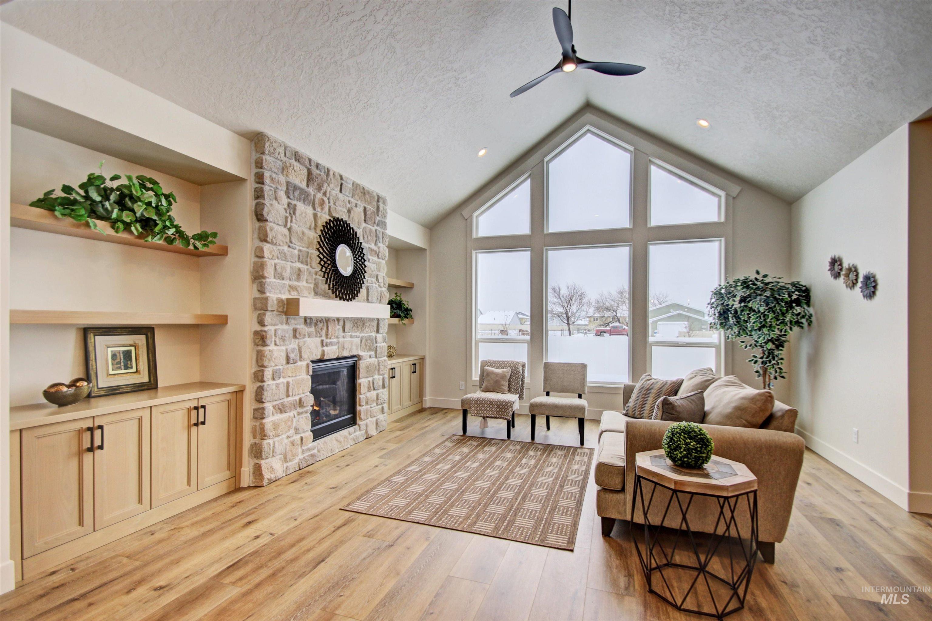 365 S Strut Way Property Photo 4