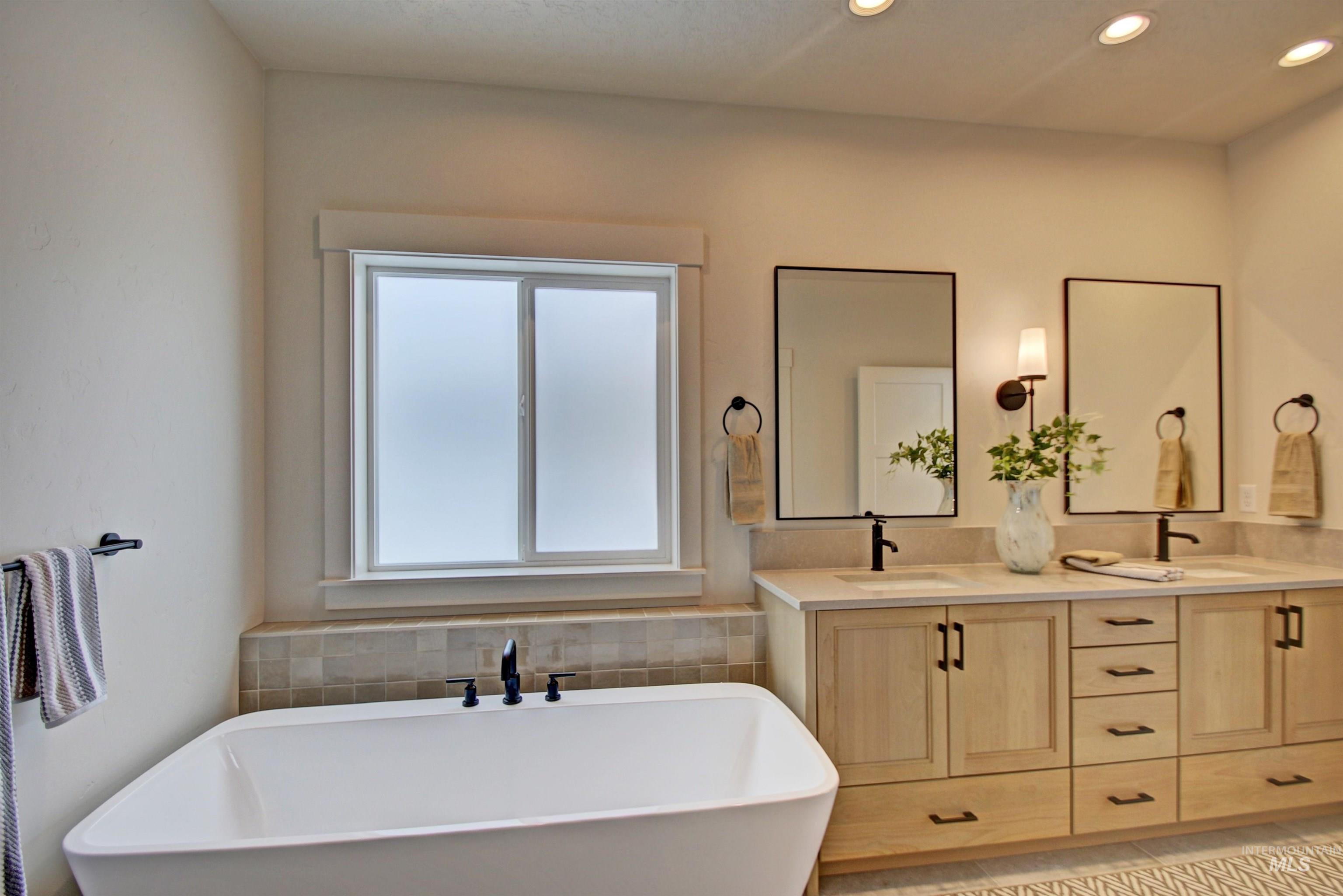 365 S Strut Way Property Photo 13