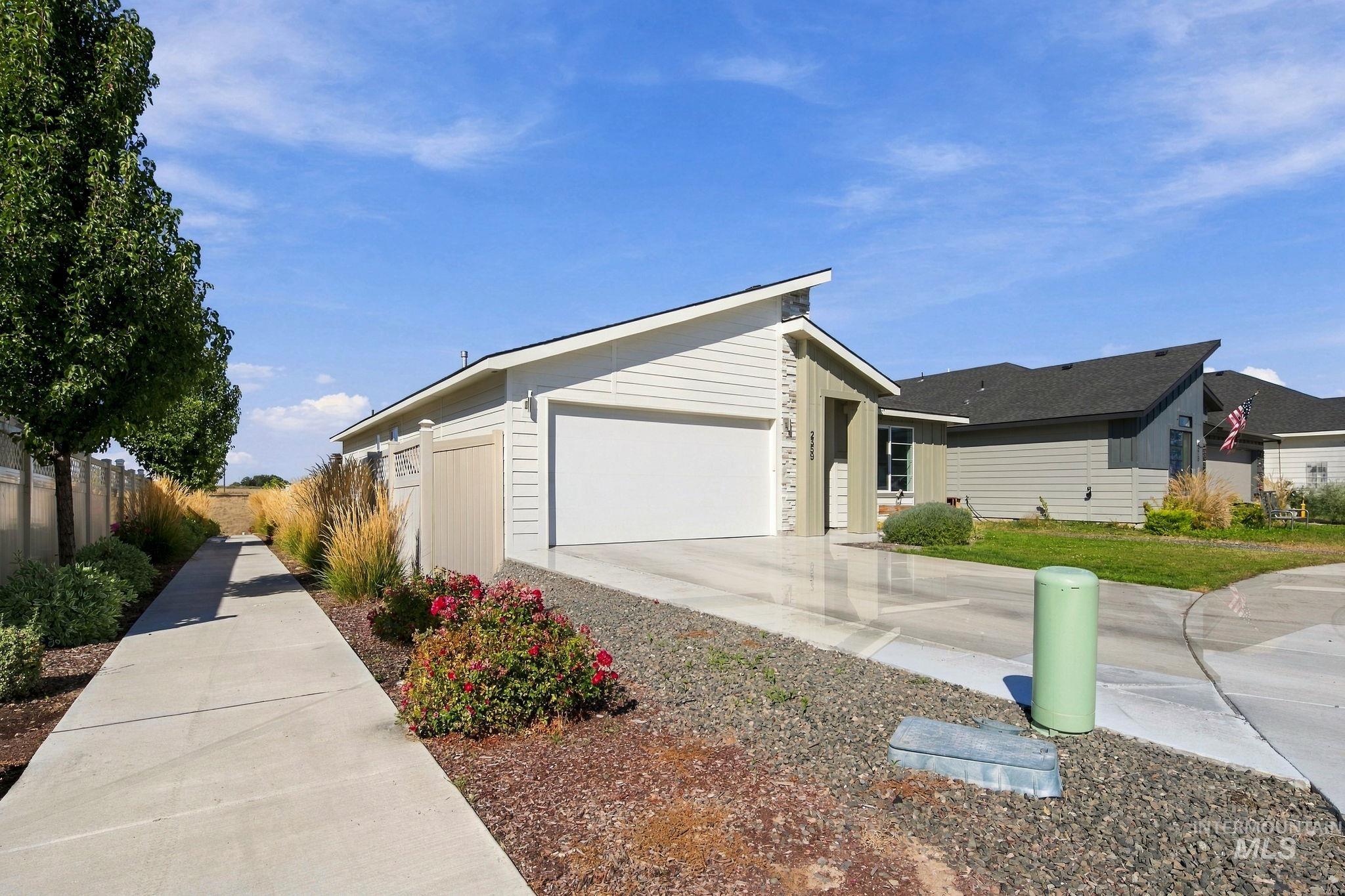 2359 N Thistle Dr Property Photo 4