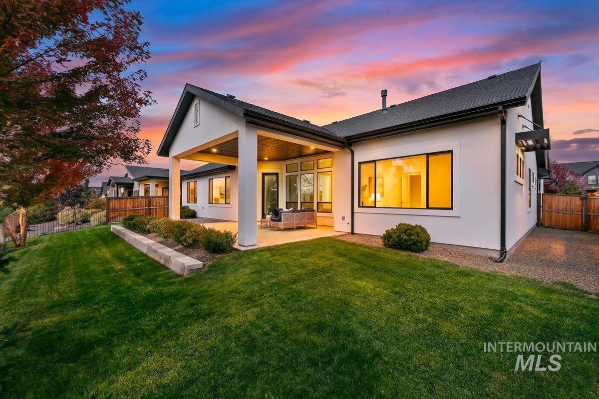 7655 W Meltwater Ln Property Photo 2