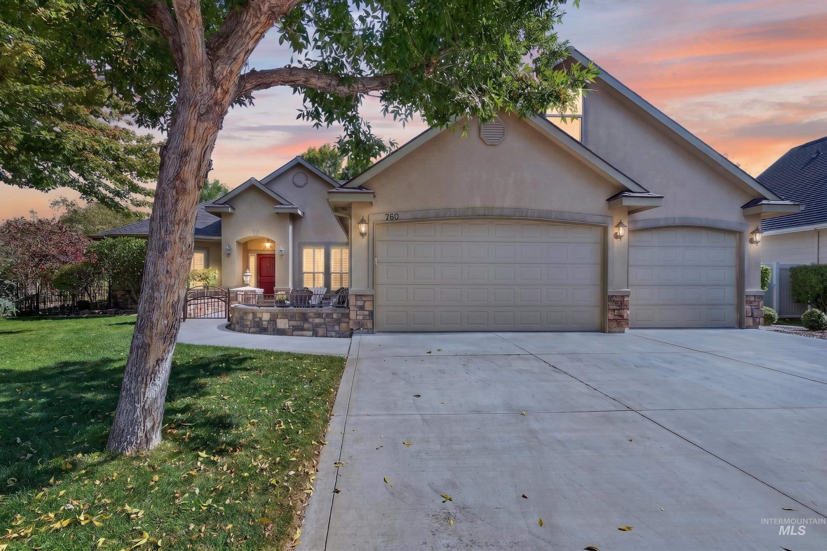 760 S Hydra Property Photo 2