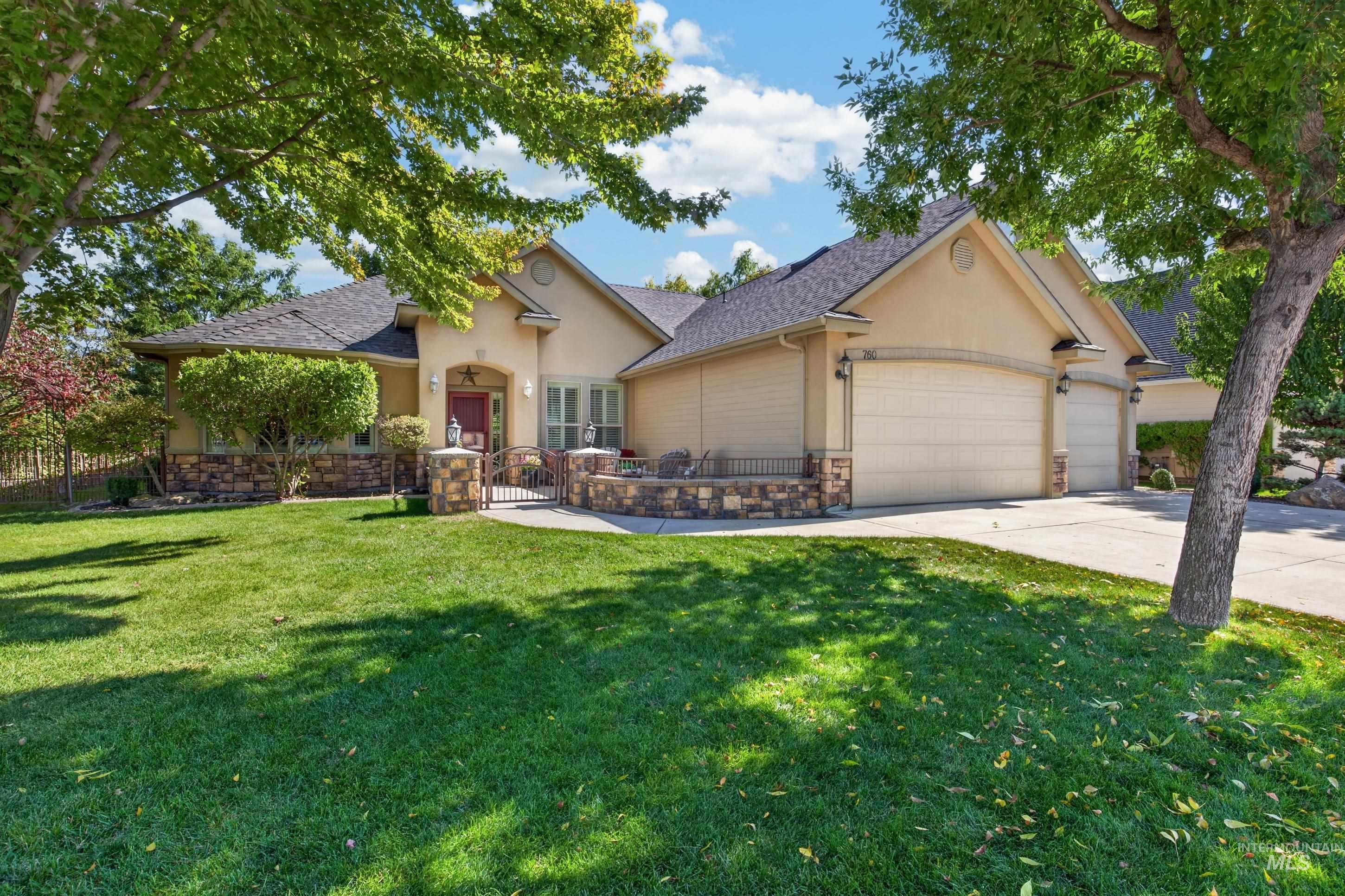 760 S Hydra Property Photo 3