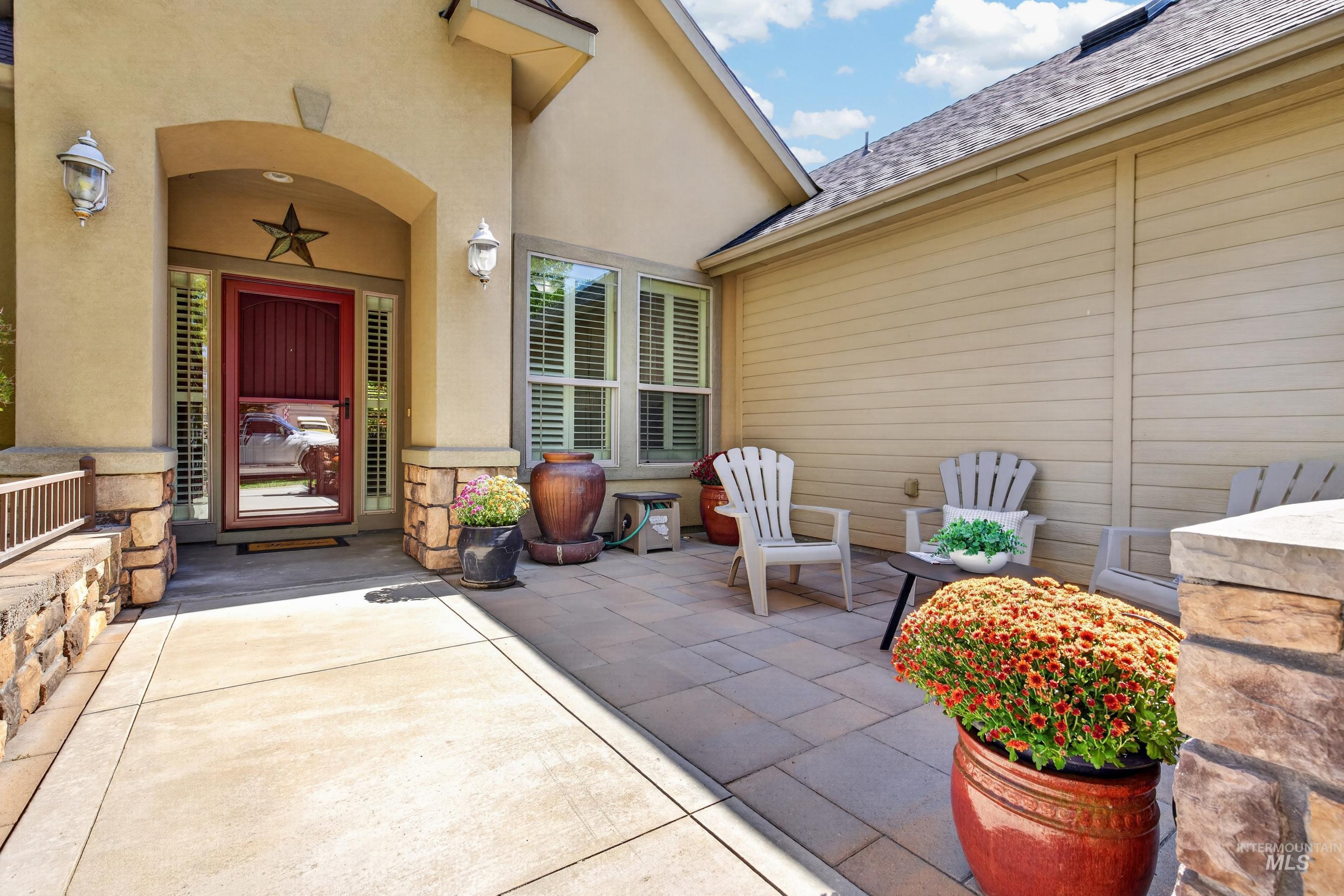 760 S Hydra Property Photo 5