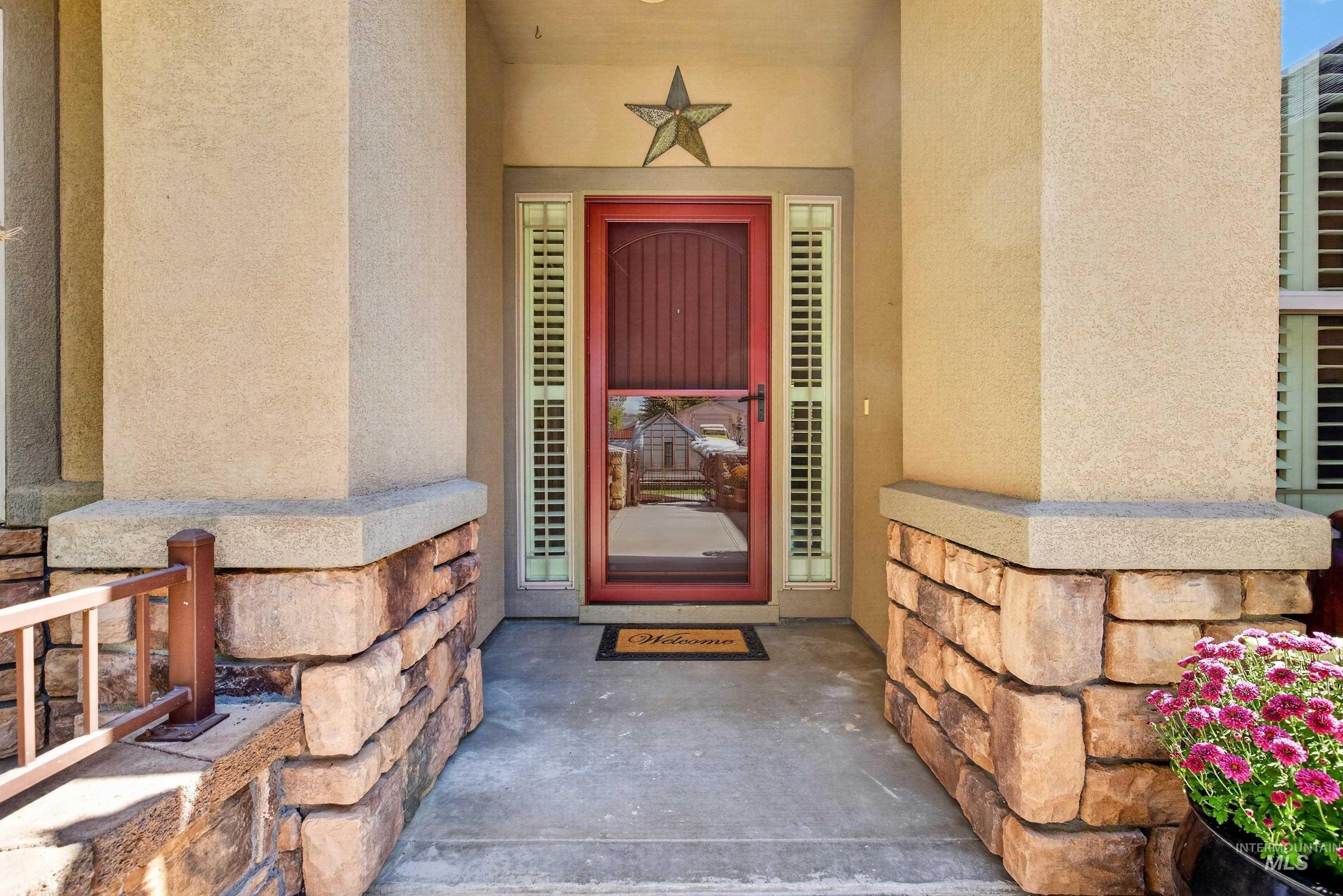 760 S Hydra Property Photo 6