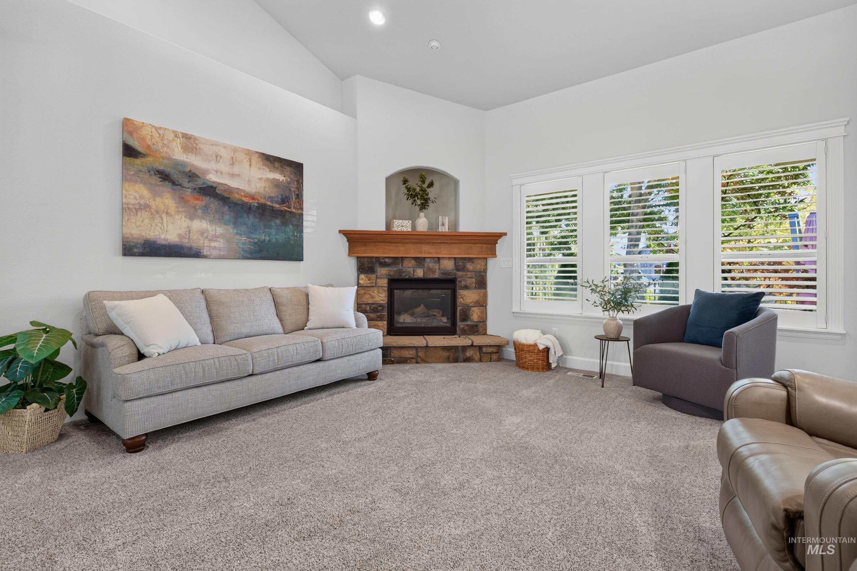760 S Hydra Property Photo 14