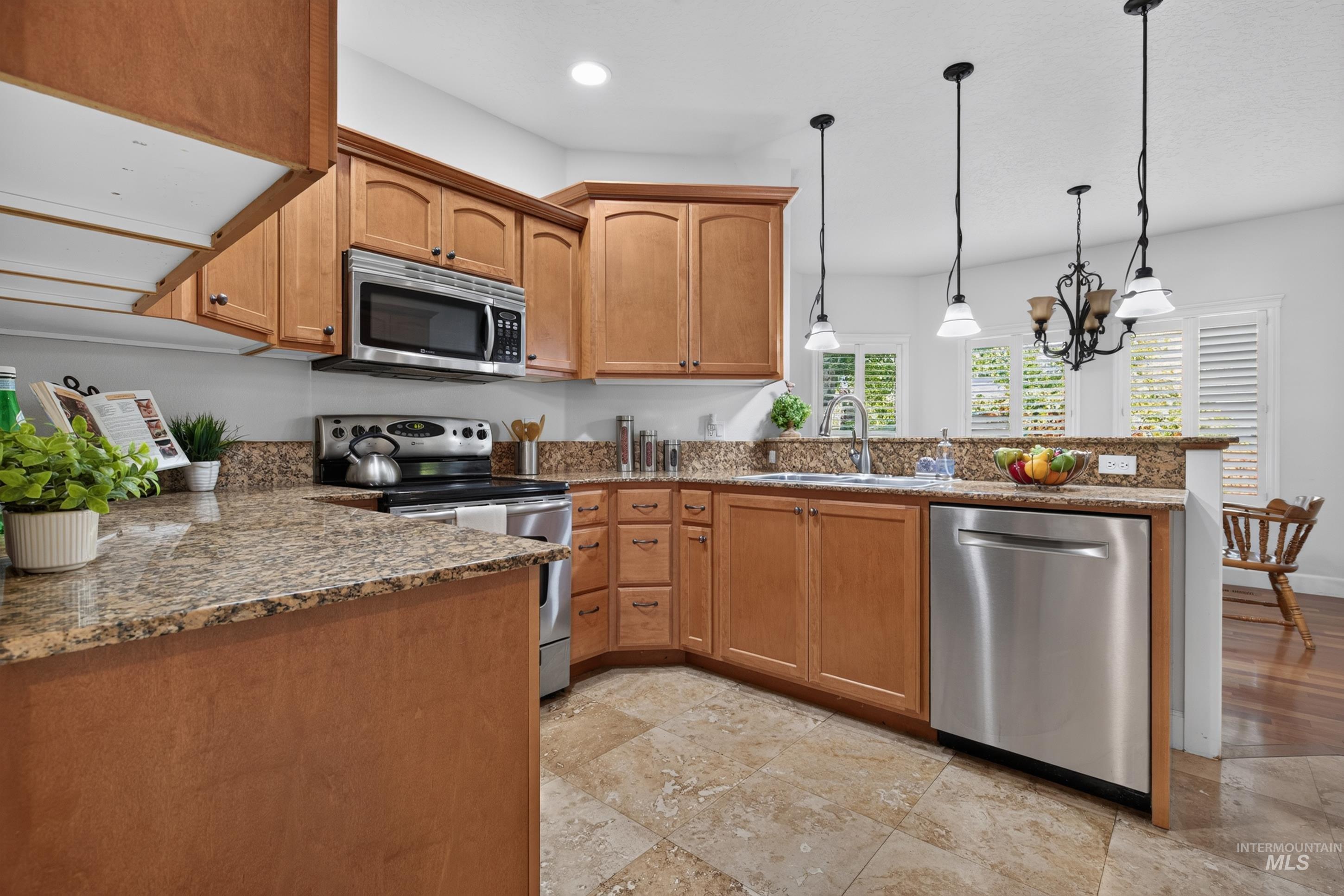 760 S Hydra Property Photo 17