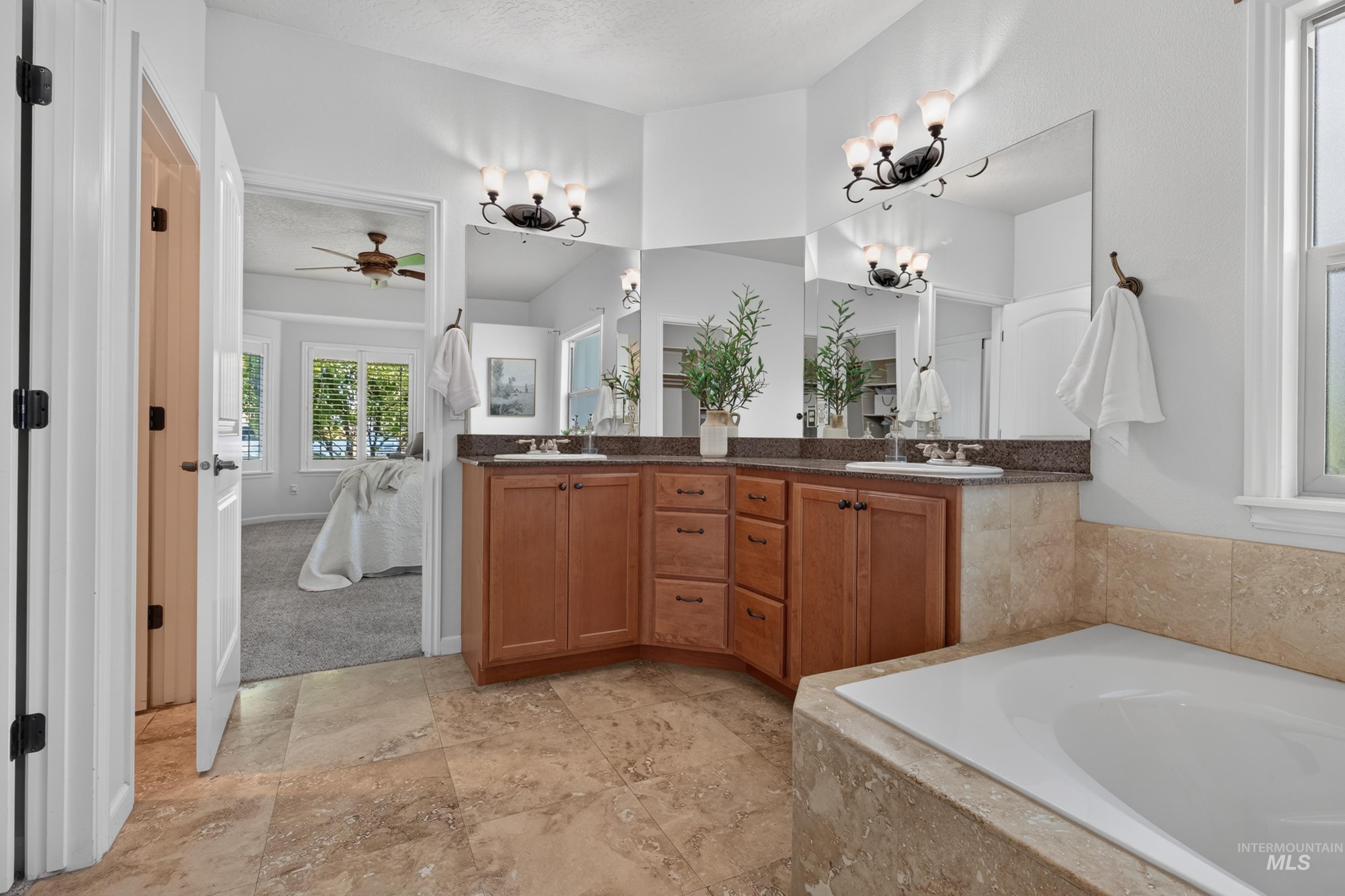 760 S Hydra Property Photo 31