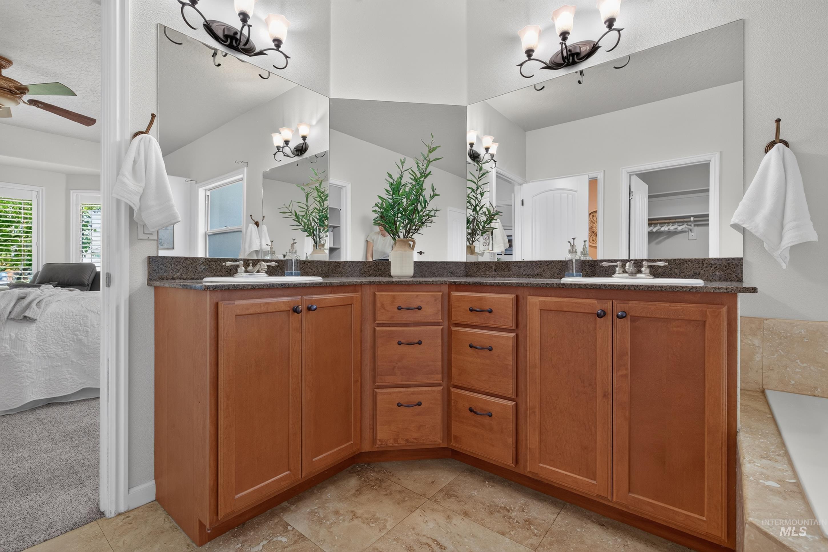 760 S Hydra Property Photo 32