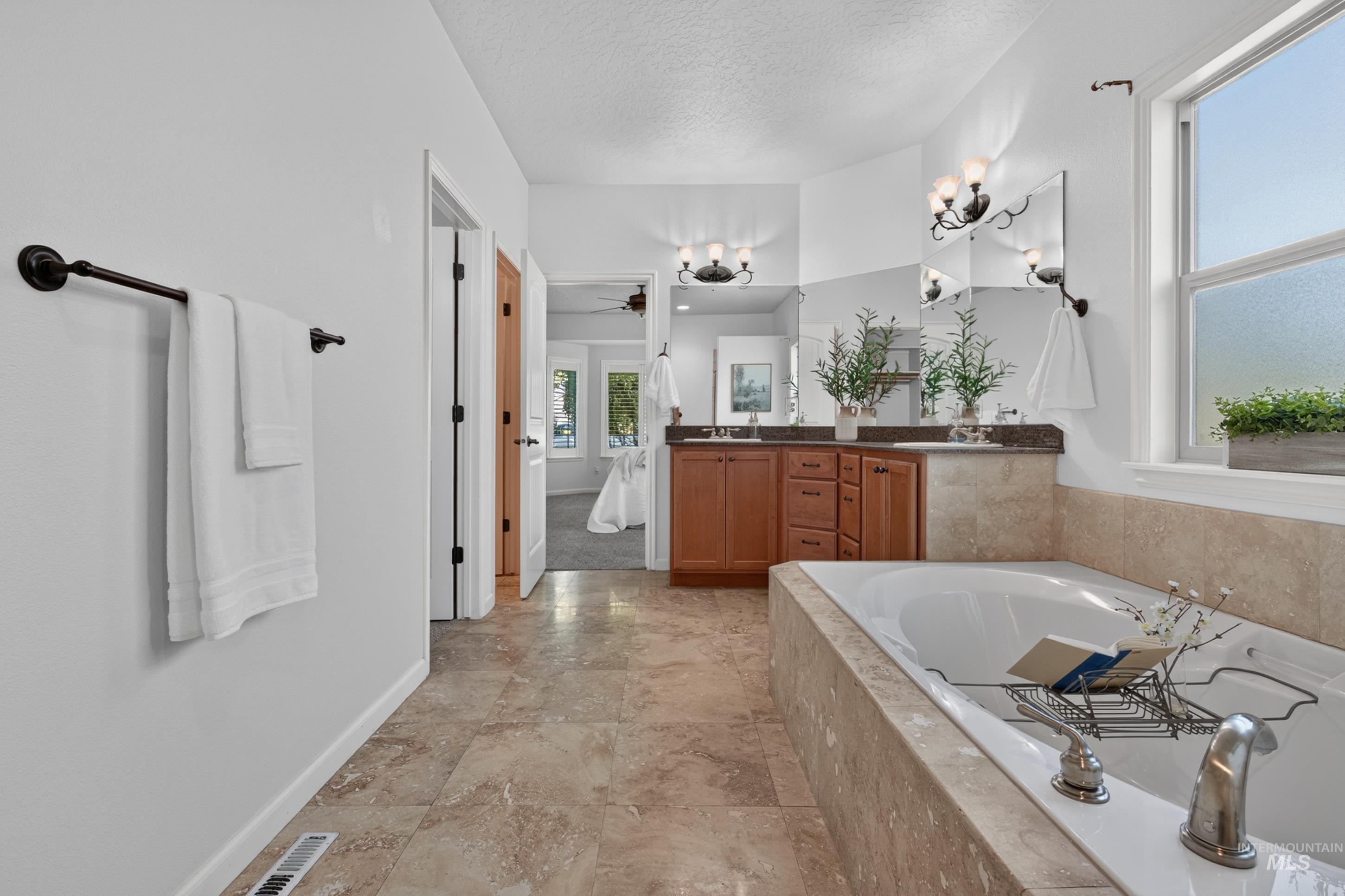 760 S Hydra Property Photo 34