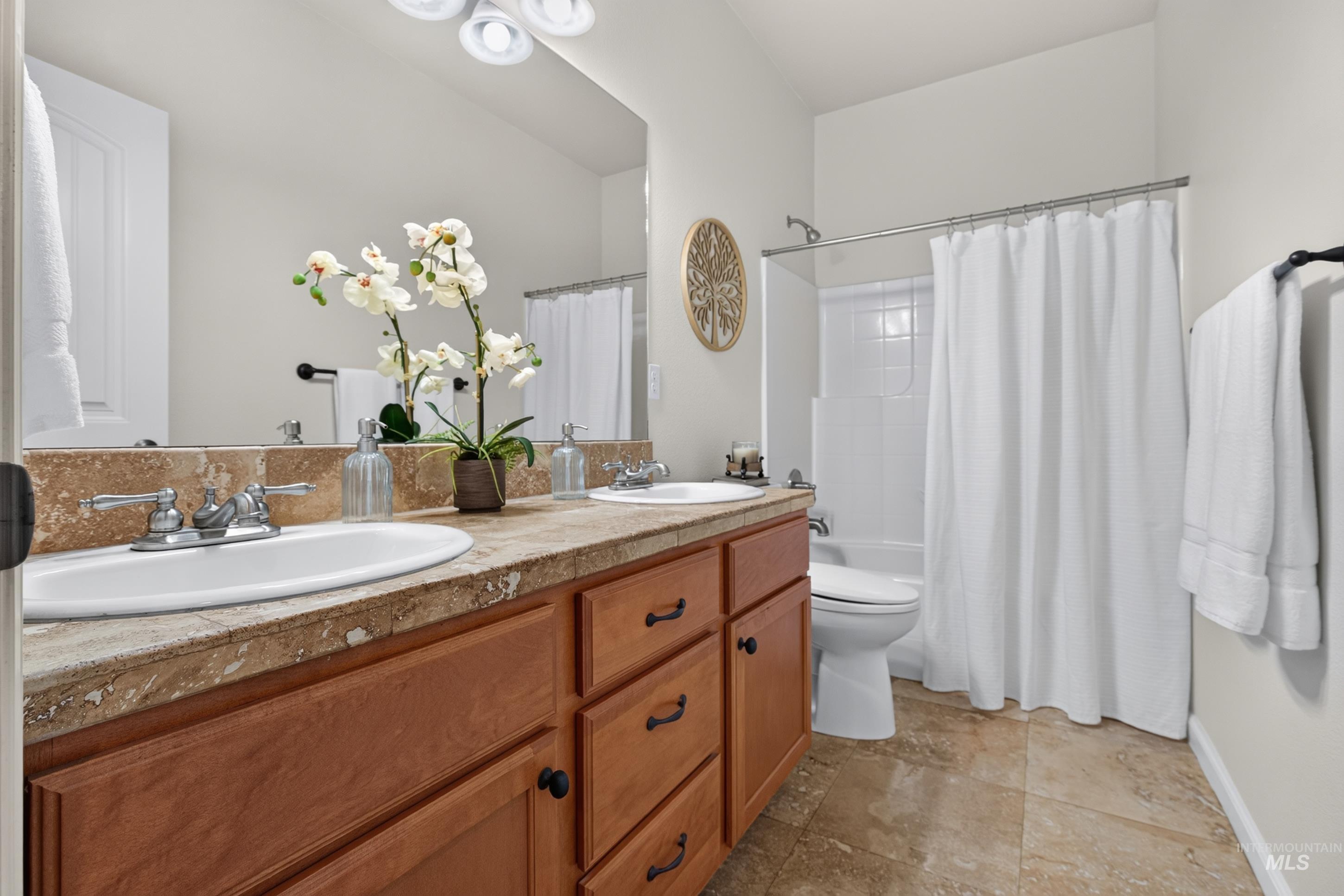 760 S Hydra Property Photo 36