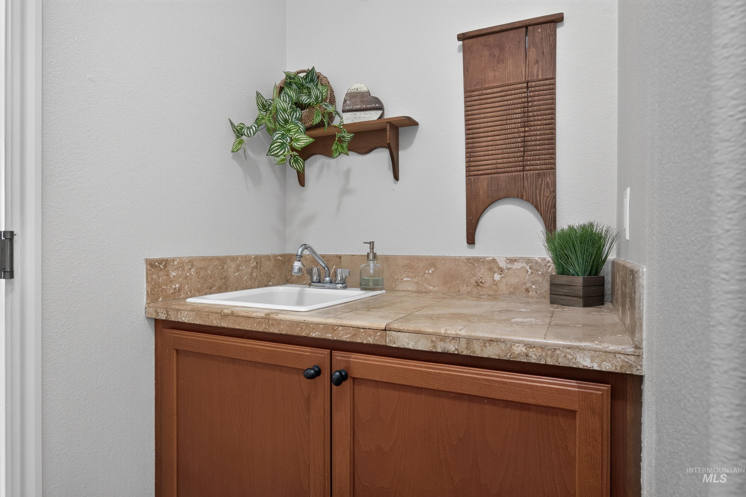760 S Hydra Property Photo 41