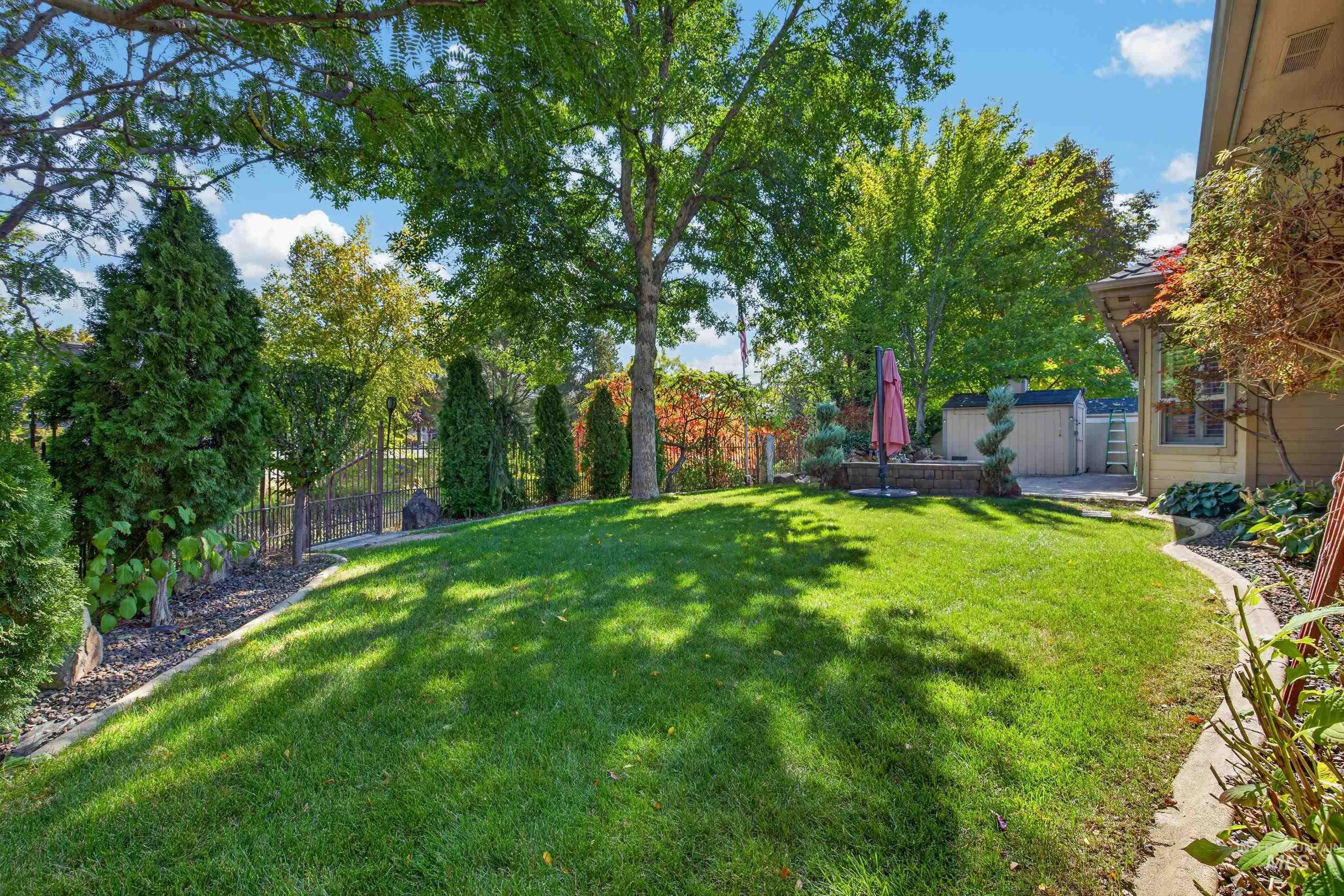 760 S Hydra Property Photo 45