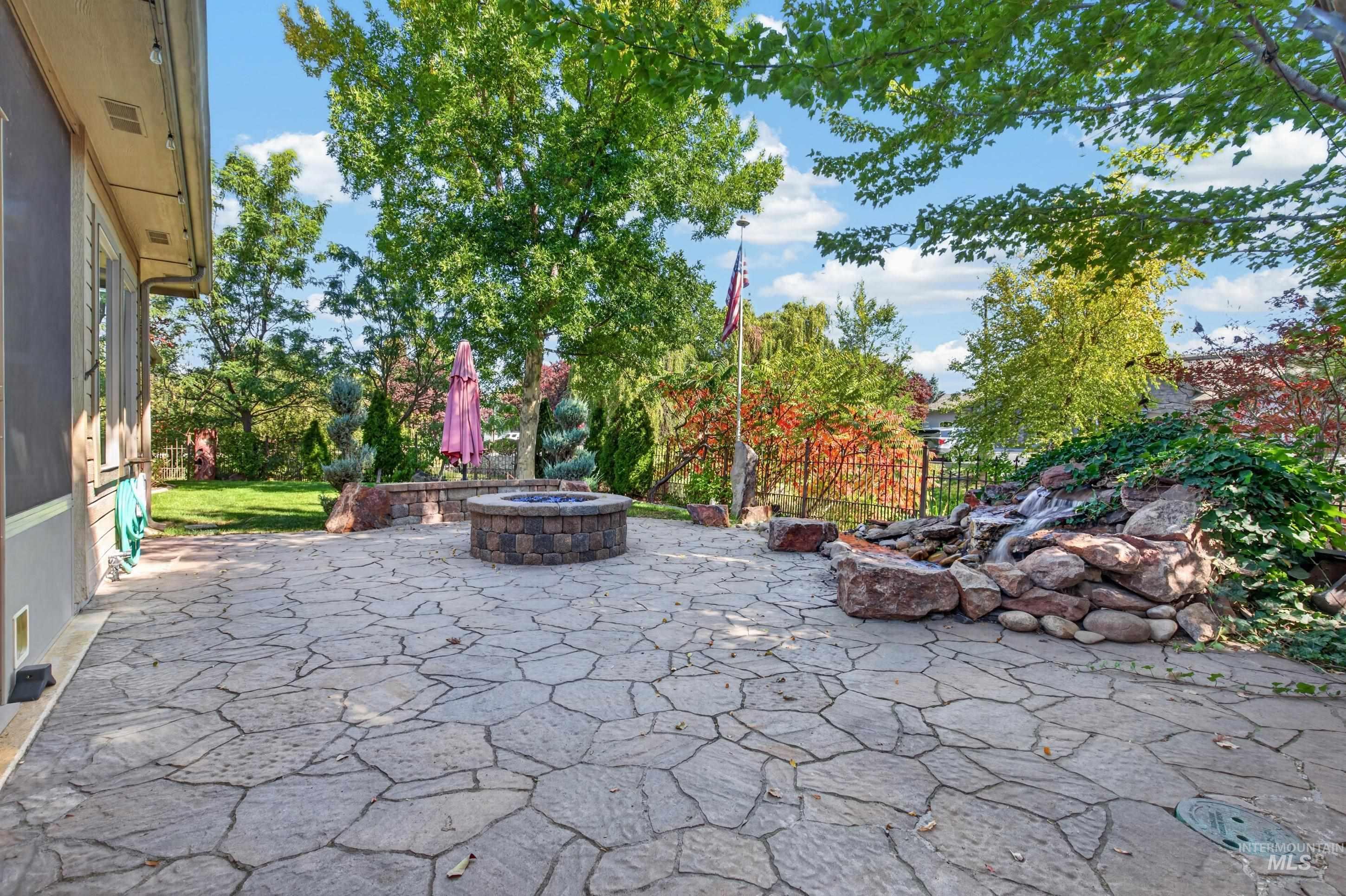 760 S Hydra Property Photo 46