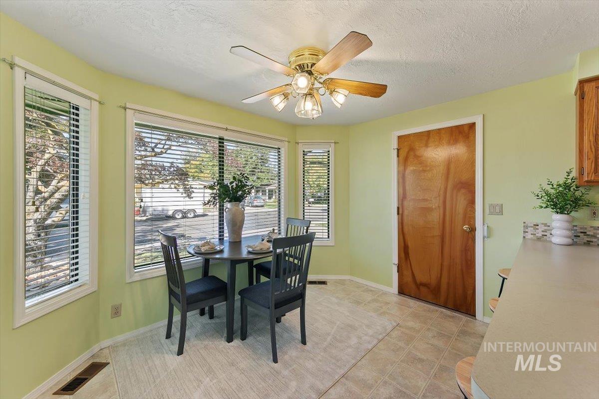 8372 W Willowcourt Drive Property Photo 8