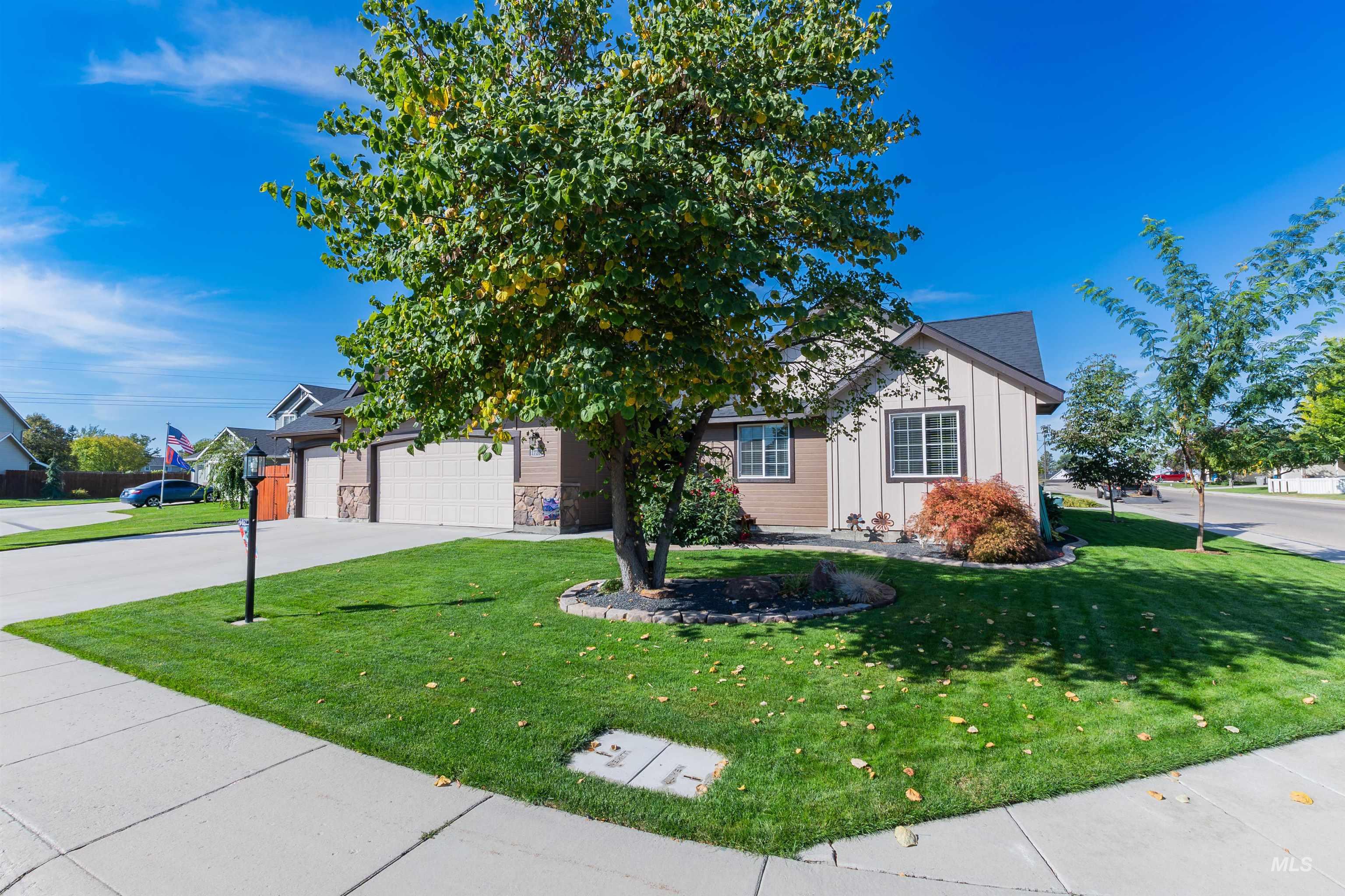 17205 N Cody Ct Property Photo 3