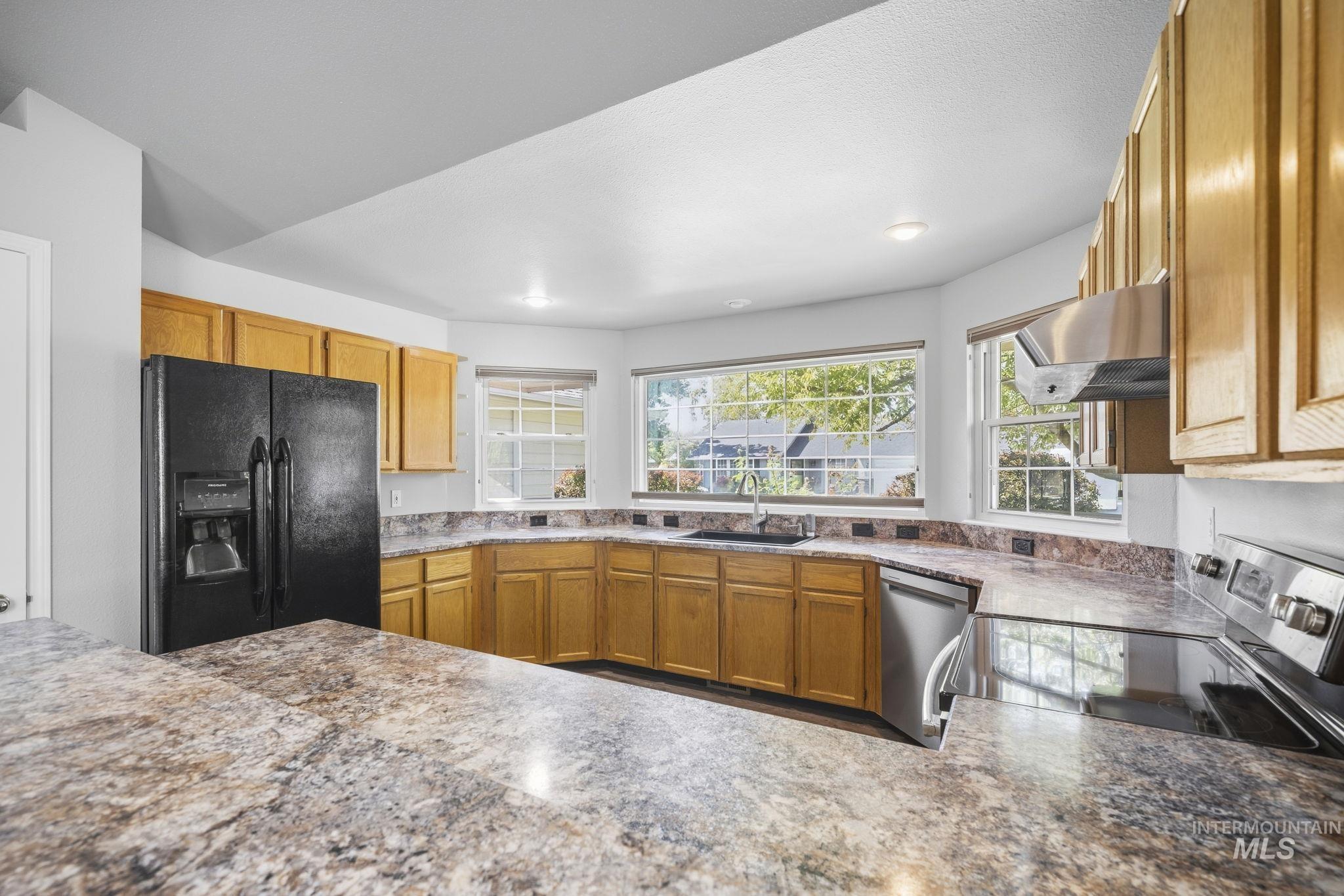1874 N Pilgrim Ave Property Photo 17