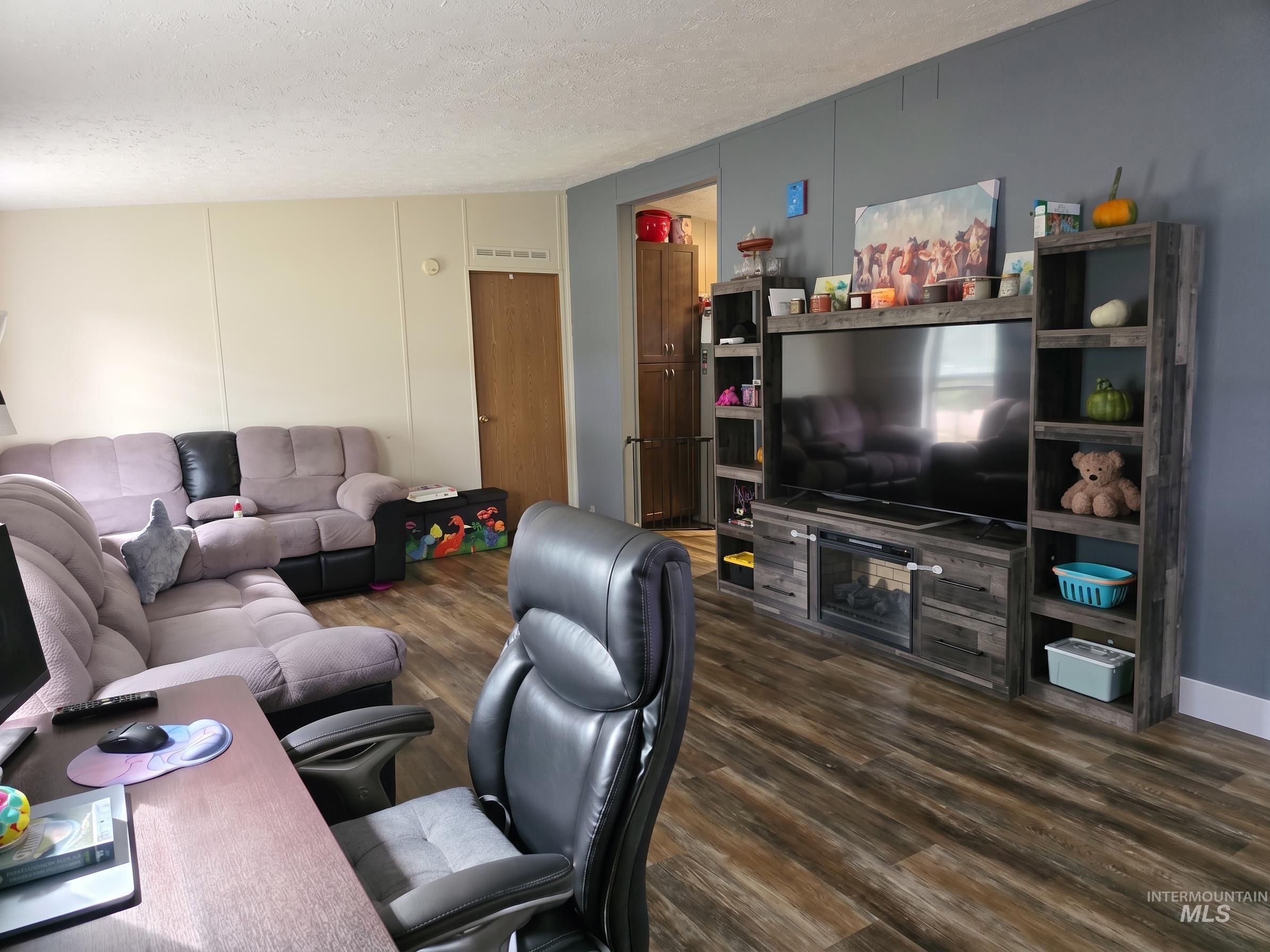 13821 Gary Ln Property Photo 2