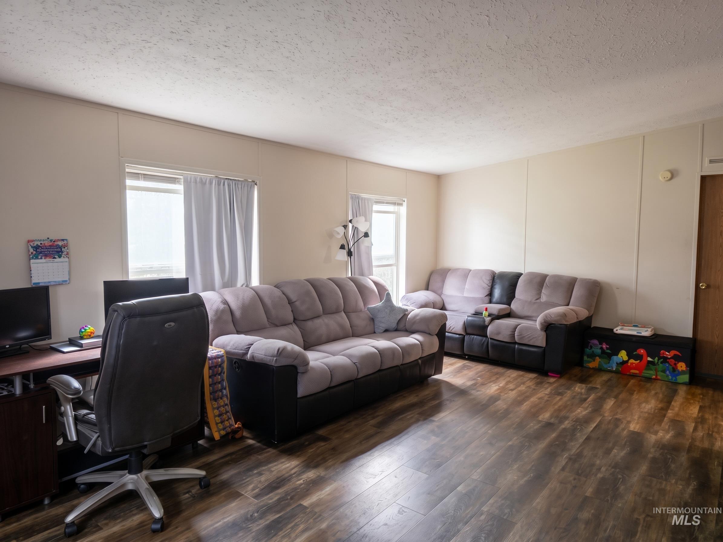 13821 Gary Ln Property Photo 3