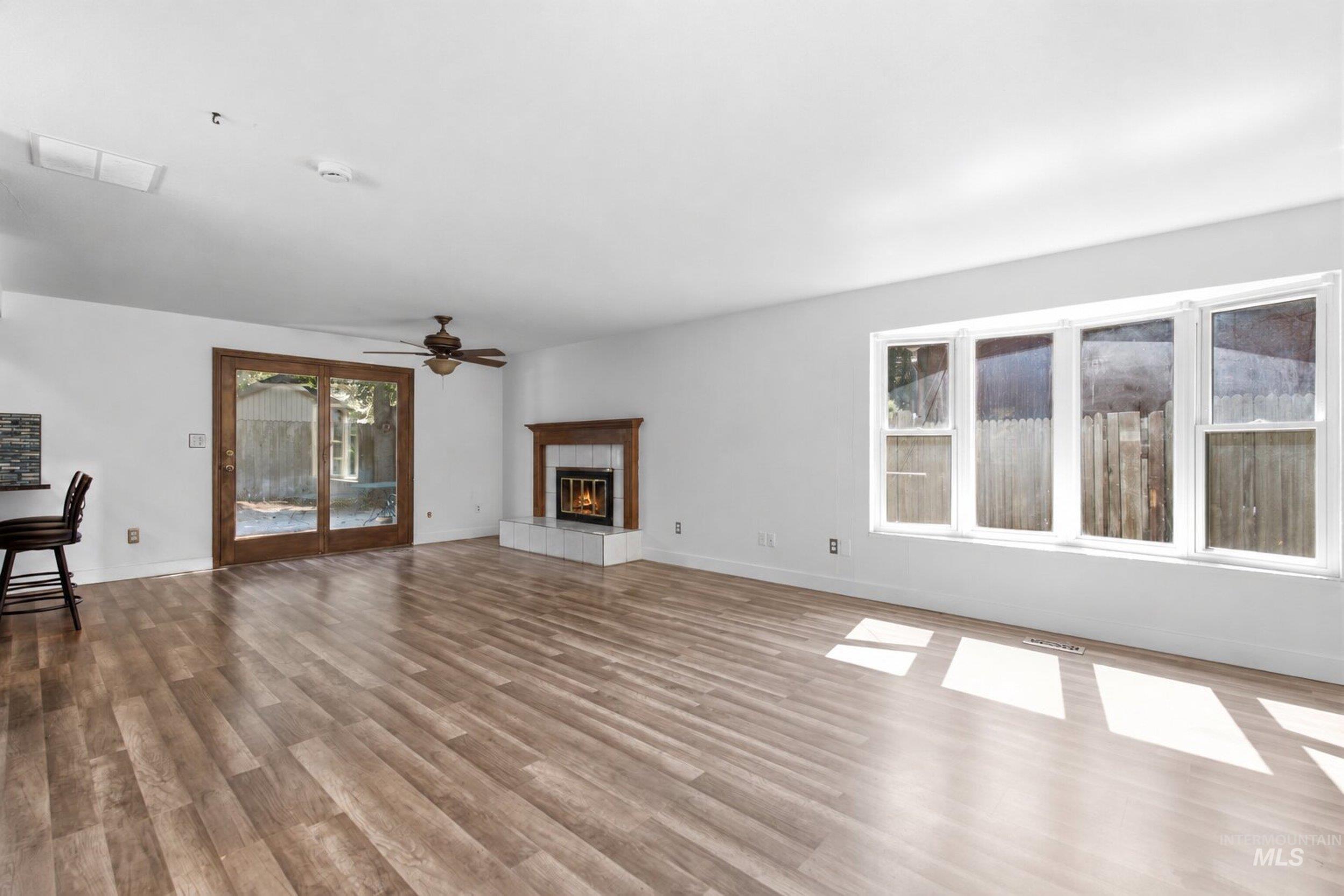 5057 W Harbourview Drive Property Photo 5