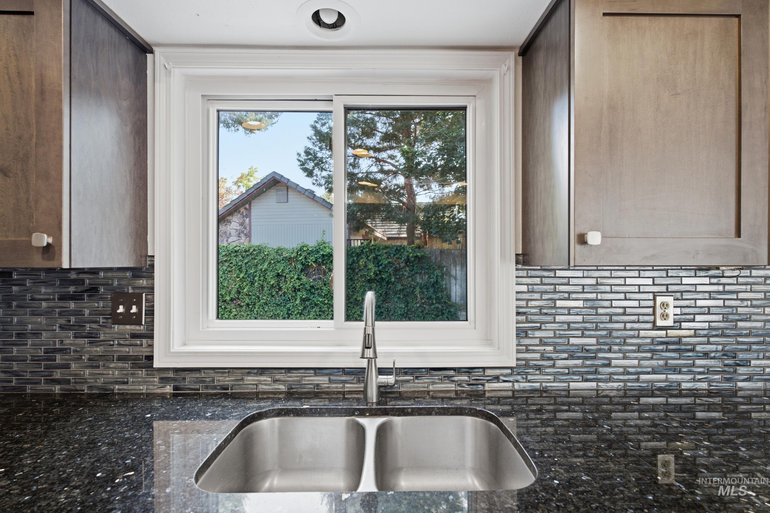5057 W Harbourview Drive Property Photo 11