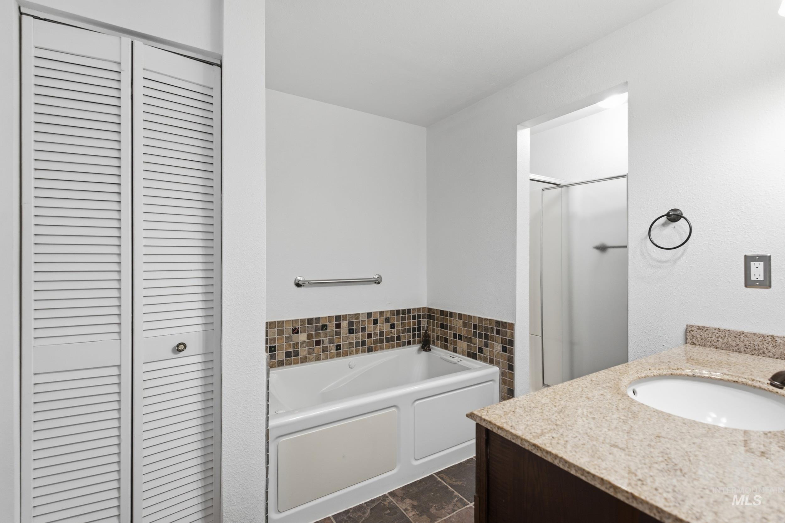 5057 W Harbourview Drive Property Photo 19