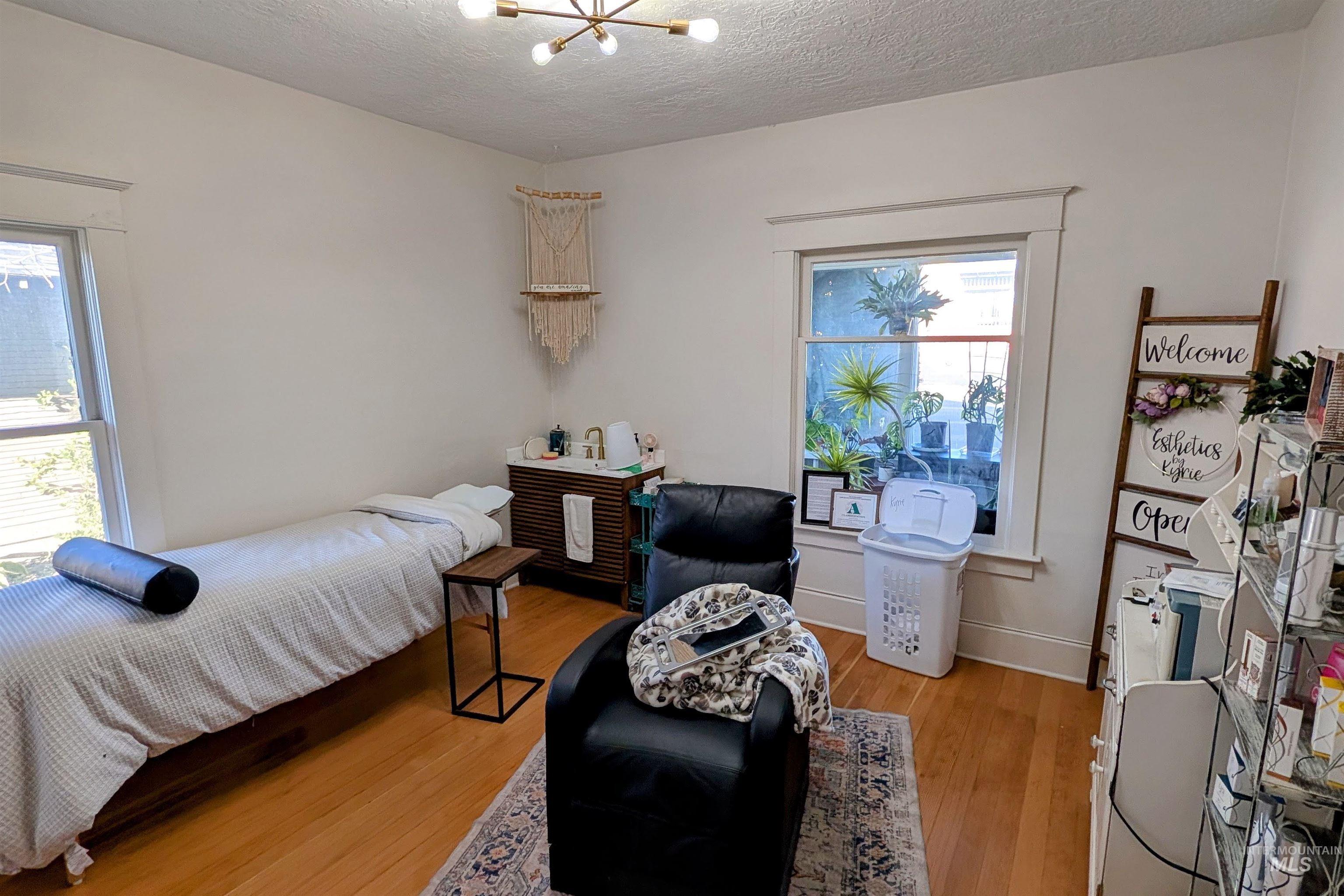 1518 Overland Property Photo 8