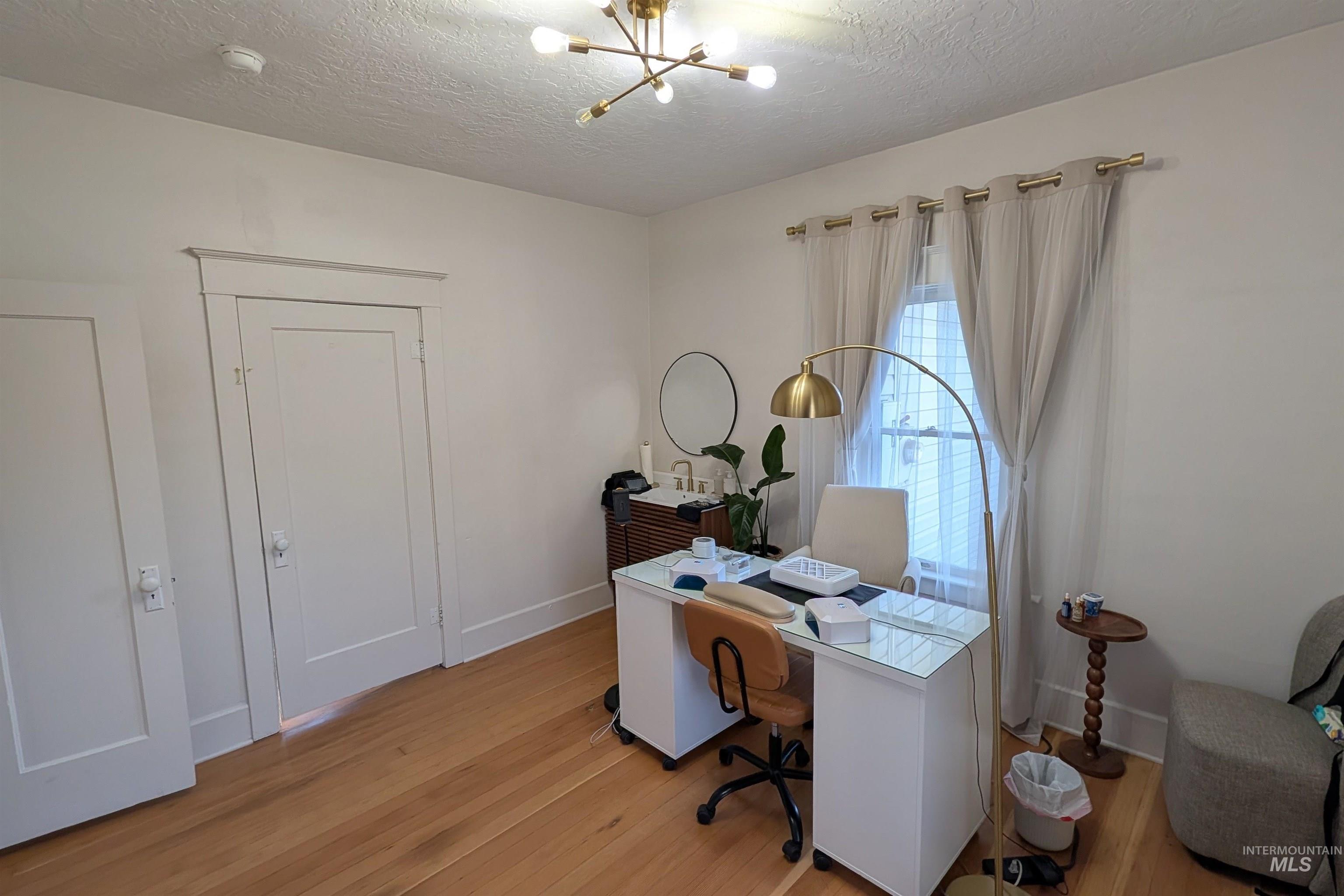 1518 Overland Property Photo 9