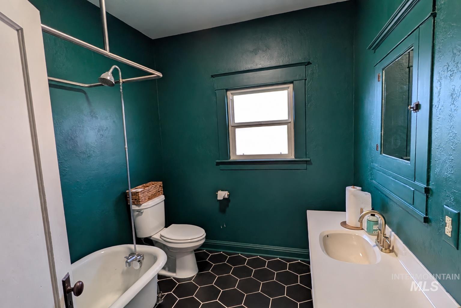 1518 Overland Property Photo 10