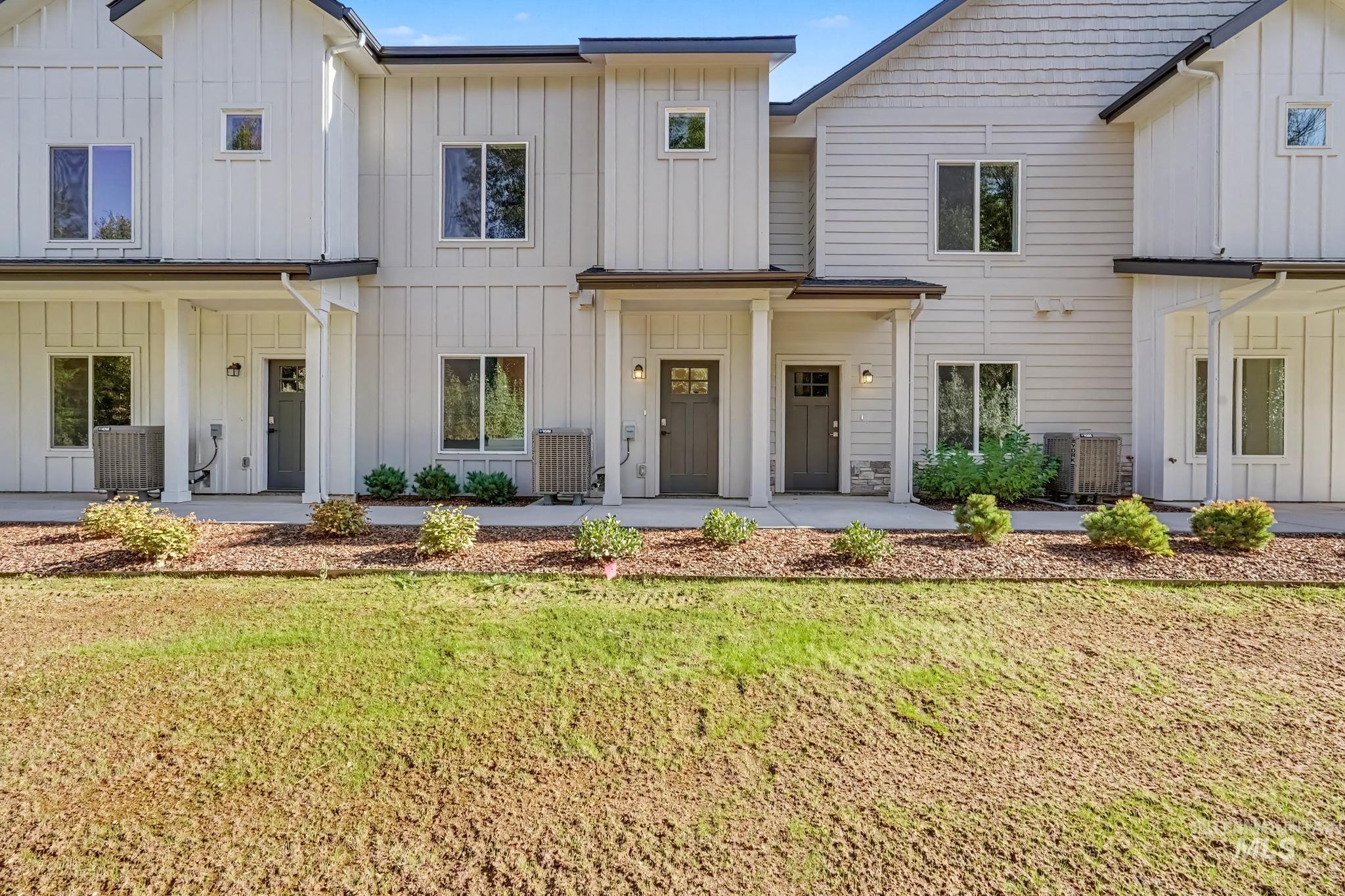 8287 W Latte Ln Property Photo 1