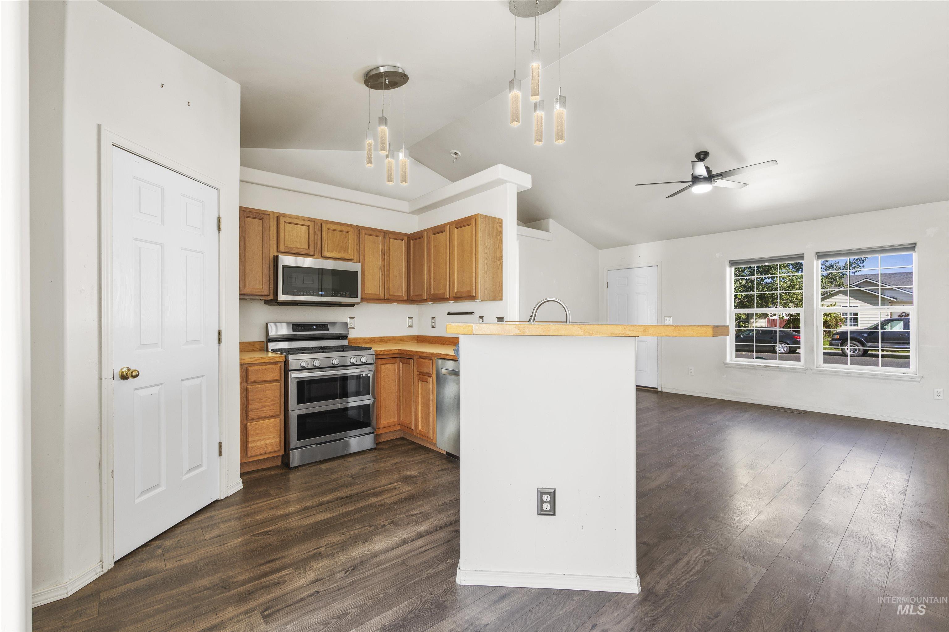 1414 Valencia Street Property Photo 13