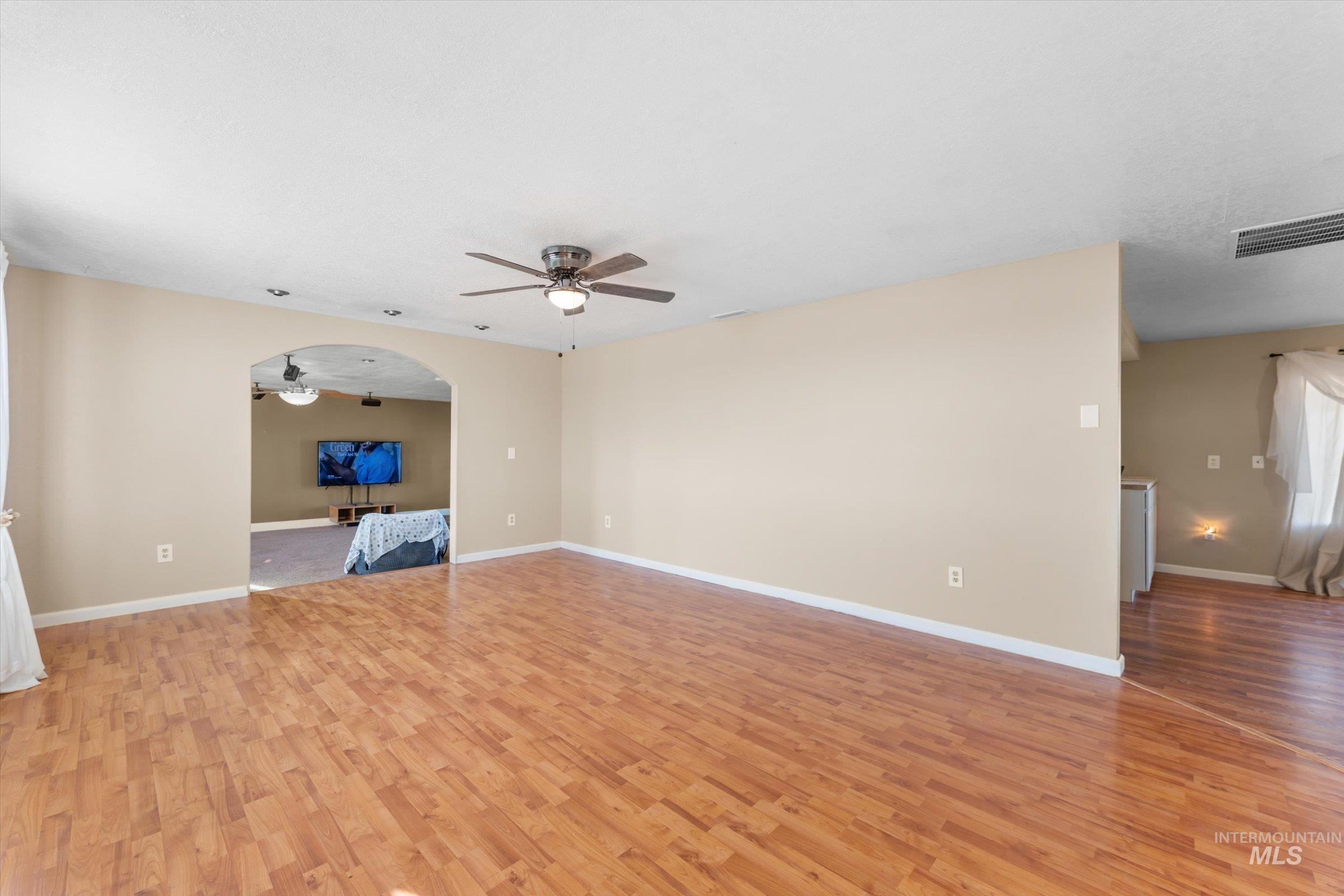 3044 Ne Reservoir Rd Property Photo 6