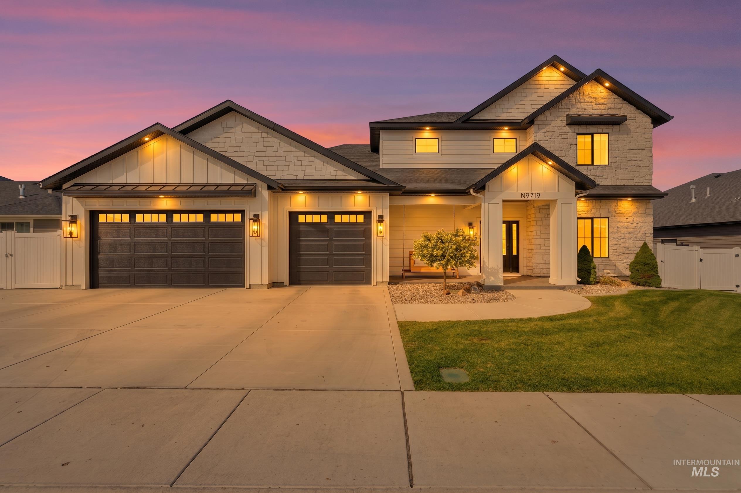 719 Midnight Sun Loop Property Photo 2