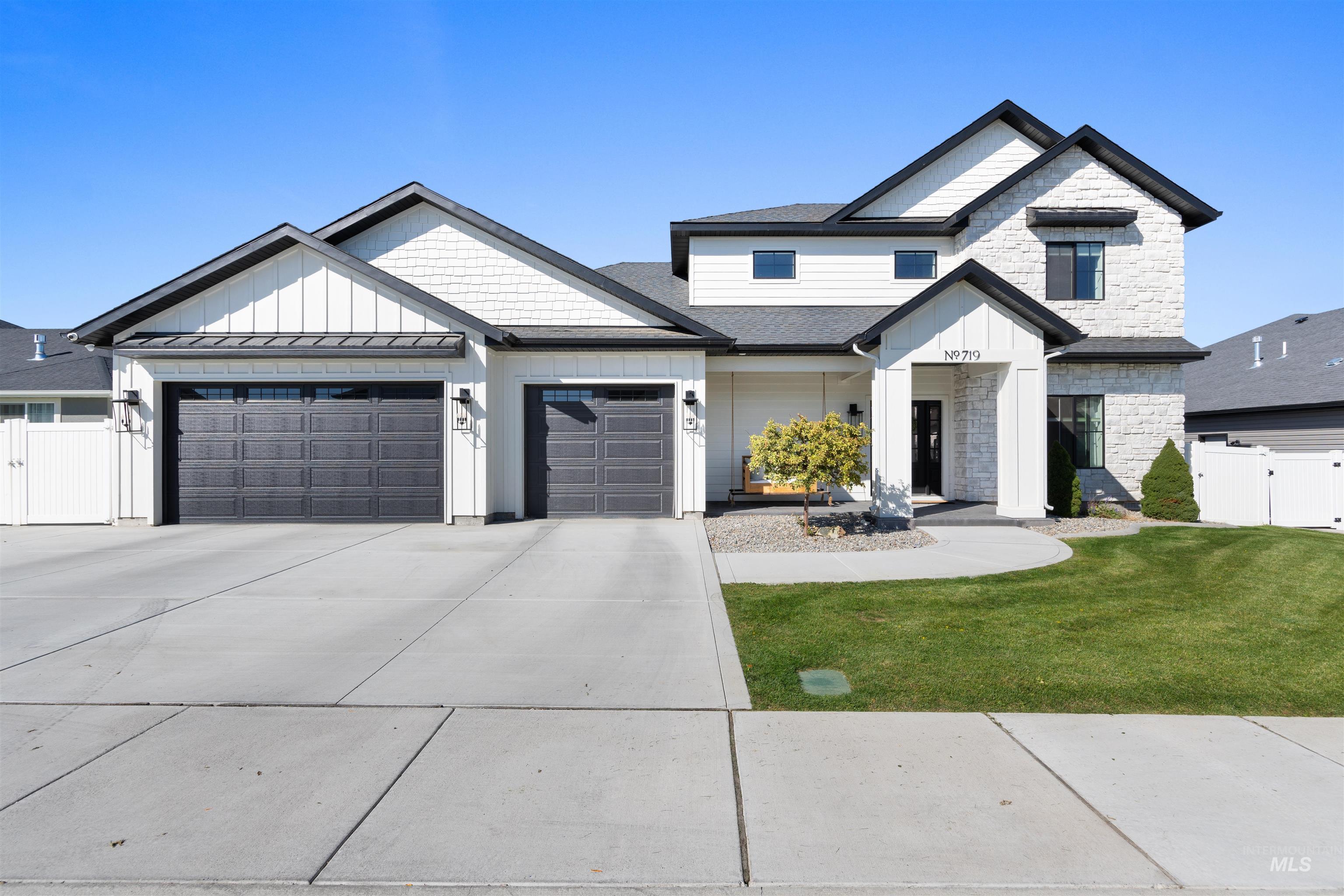 719 Midnight Sun Loop Property Photo 2