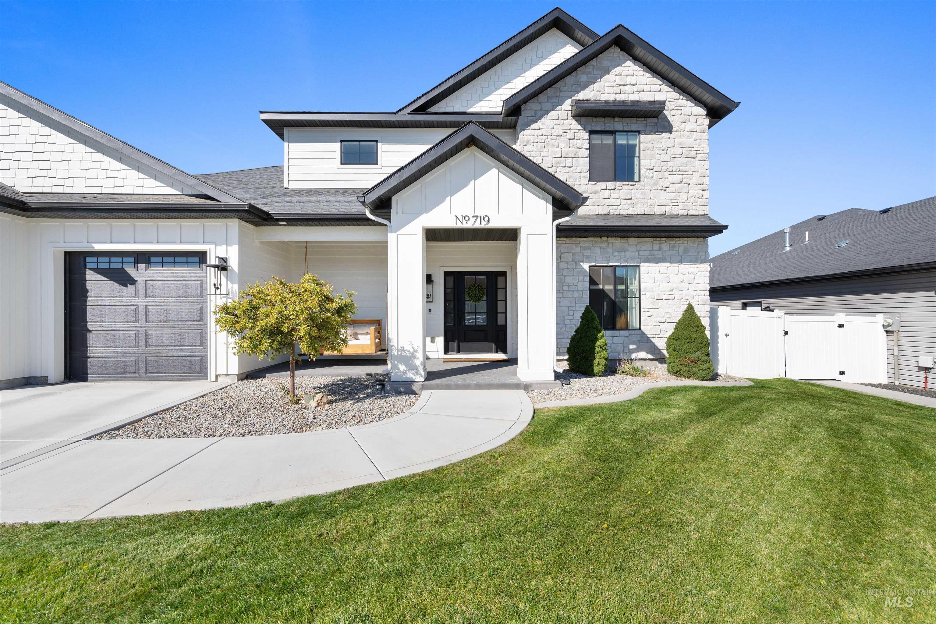 719 Midnight Sun Loop Property Photo 4