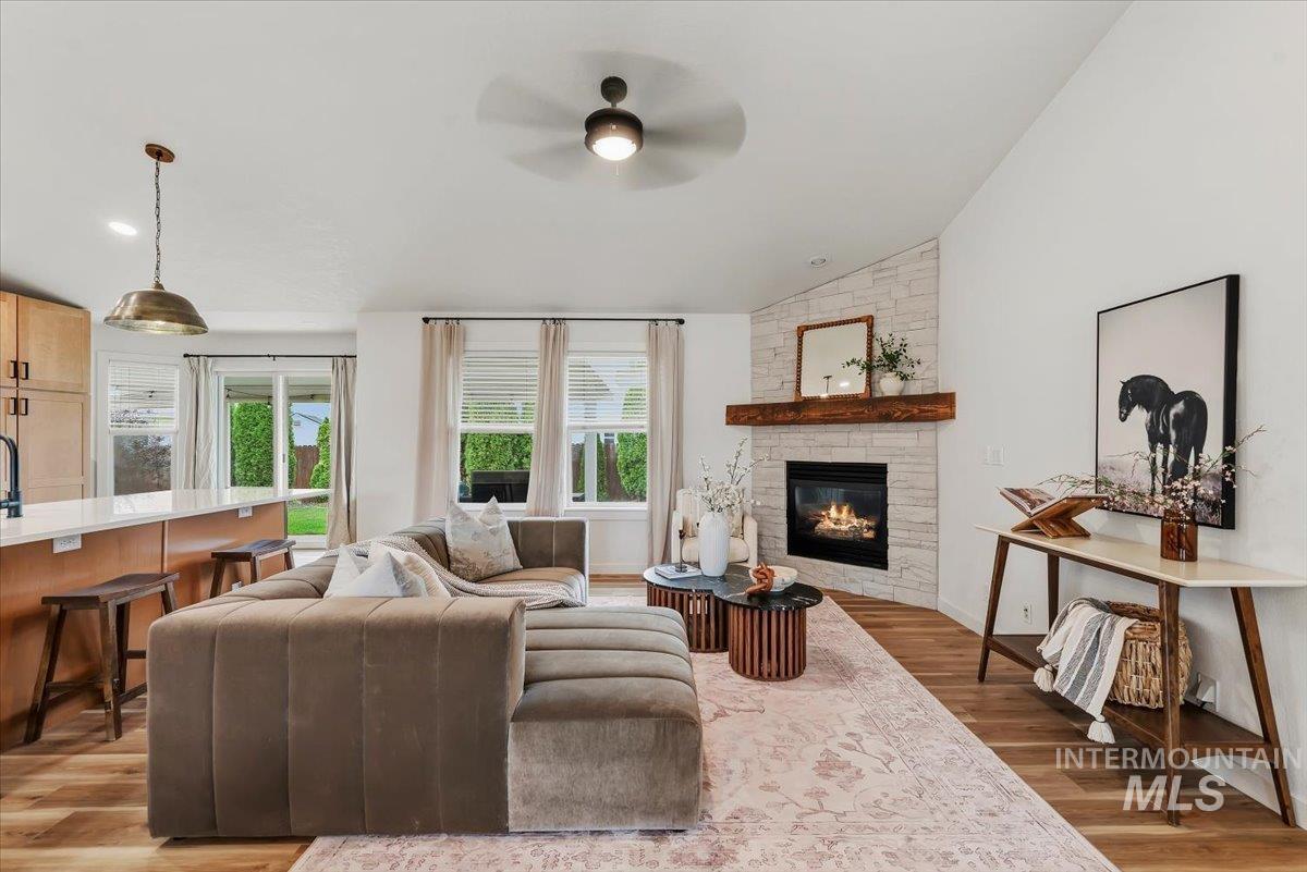 2109 S Rushmore Property Photo 5