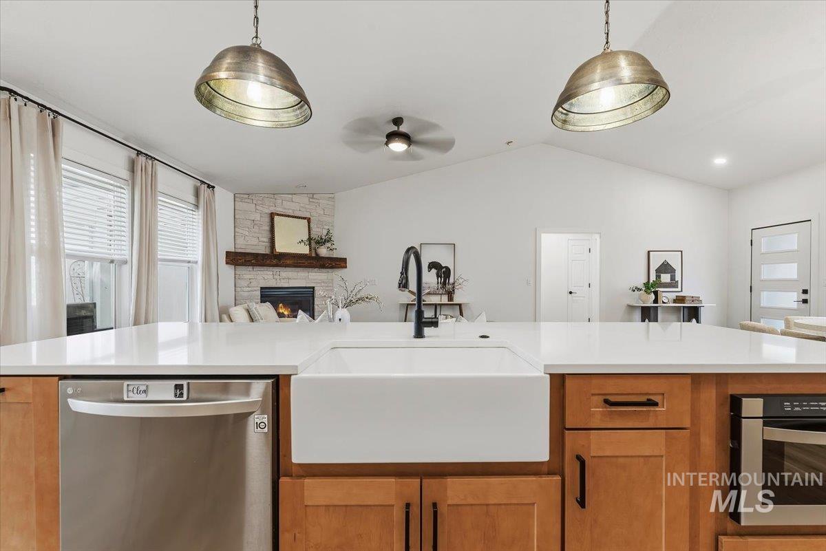 2109 S Rushmore Property Photo 12