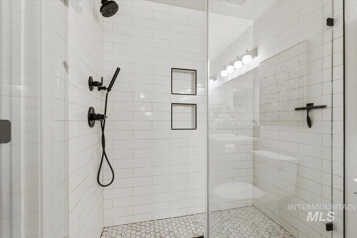 2109 S Rushmore Property Photo 16