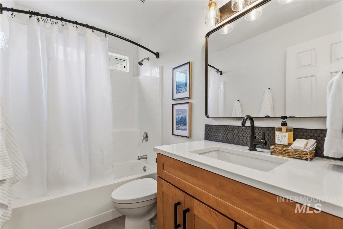 2109 S Rushmore Property Photo 20