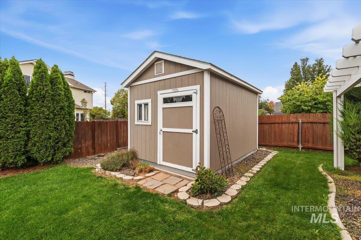 2109 S Rushmore Property Photo 26