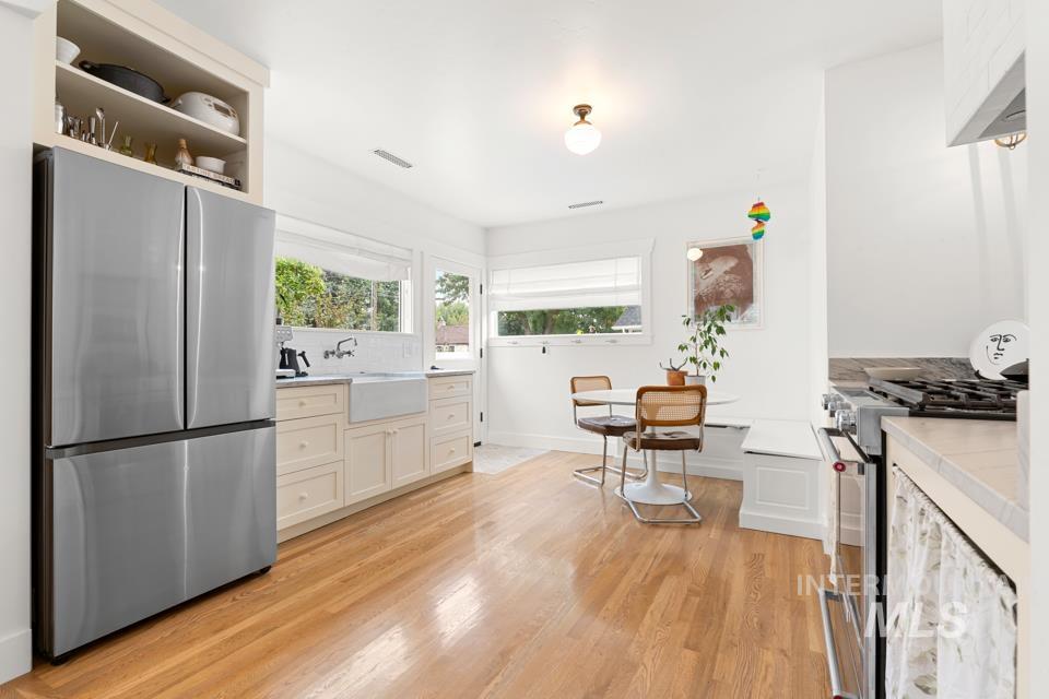 2301 W Jefferson St Property Photo 8