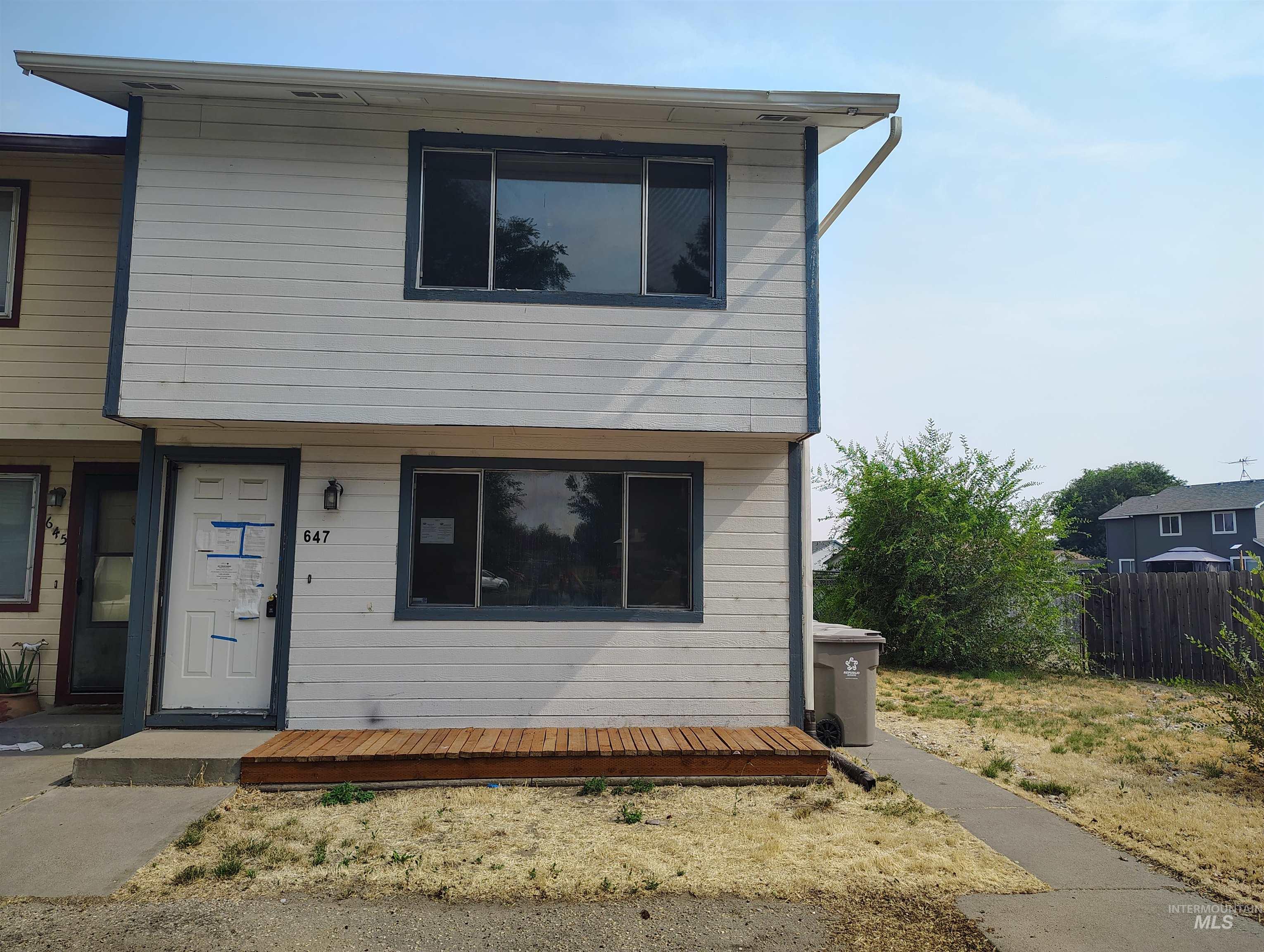 647 Brookside Ct Property Photo 1