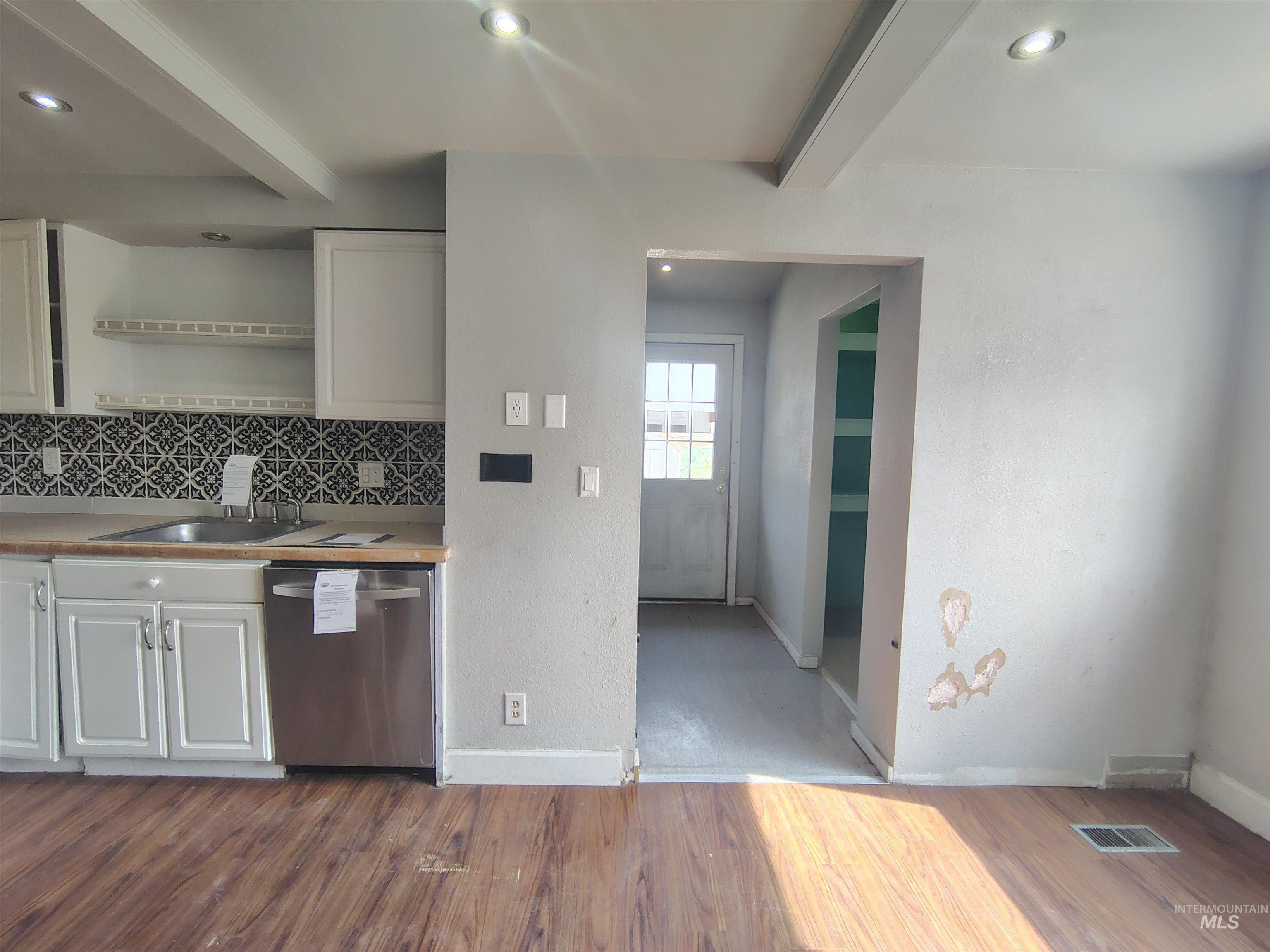647 Brookside Ct Property Photo 11