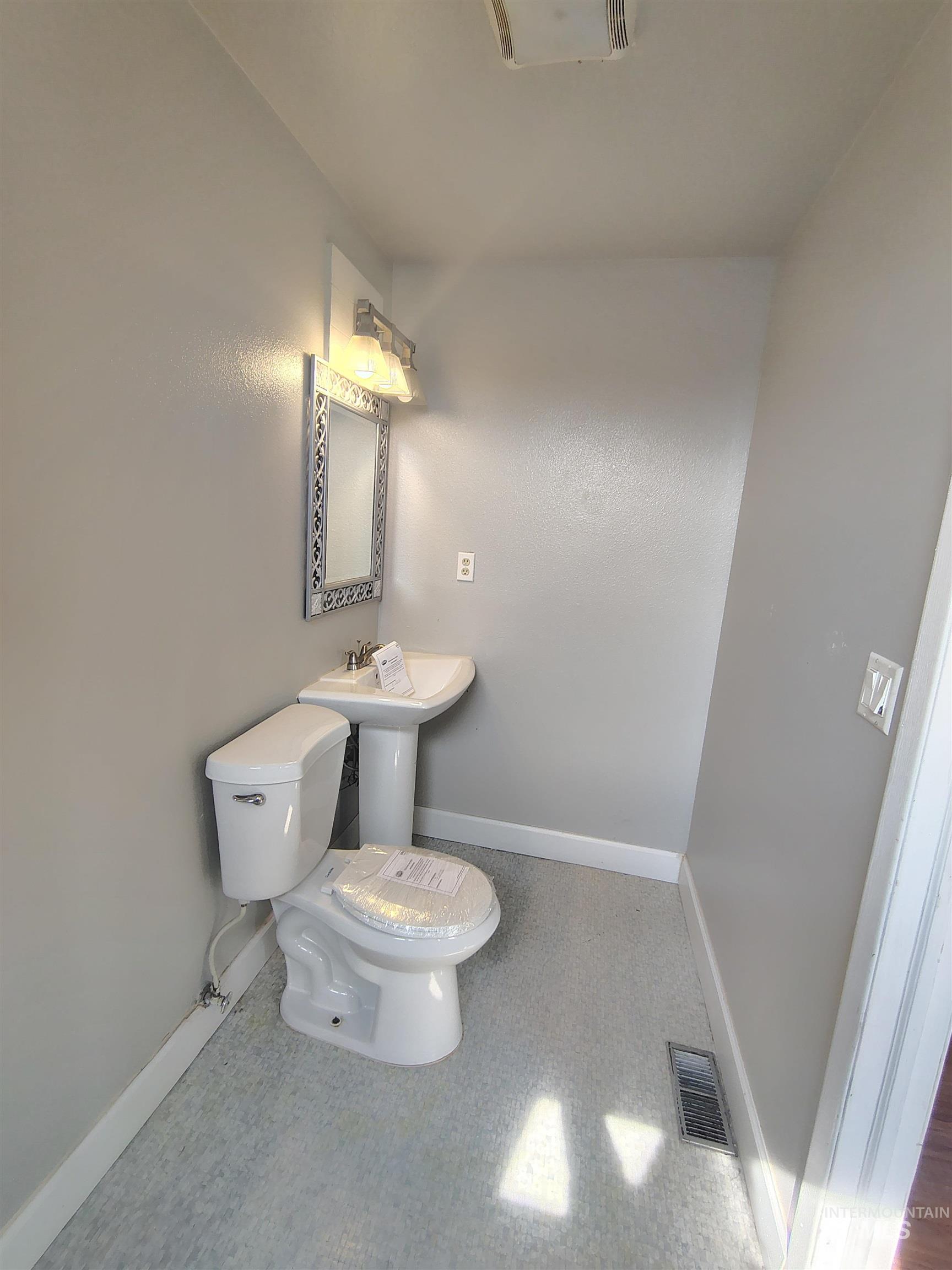 647 Brookside Ct Property Photo 12