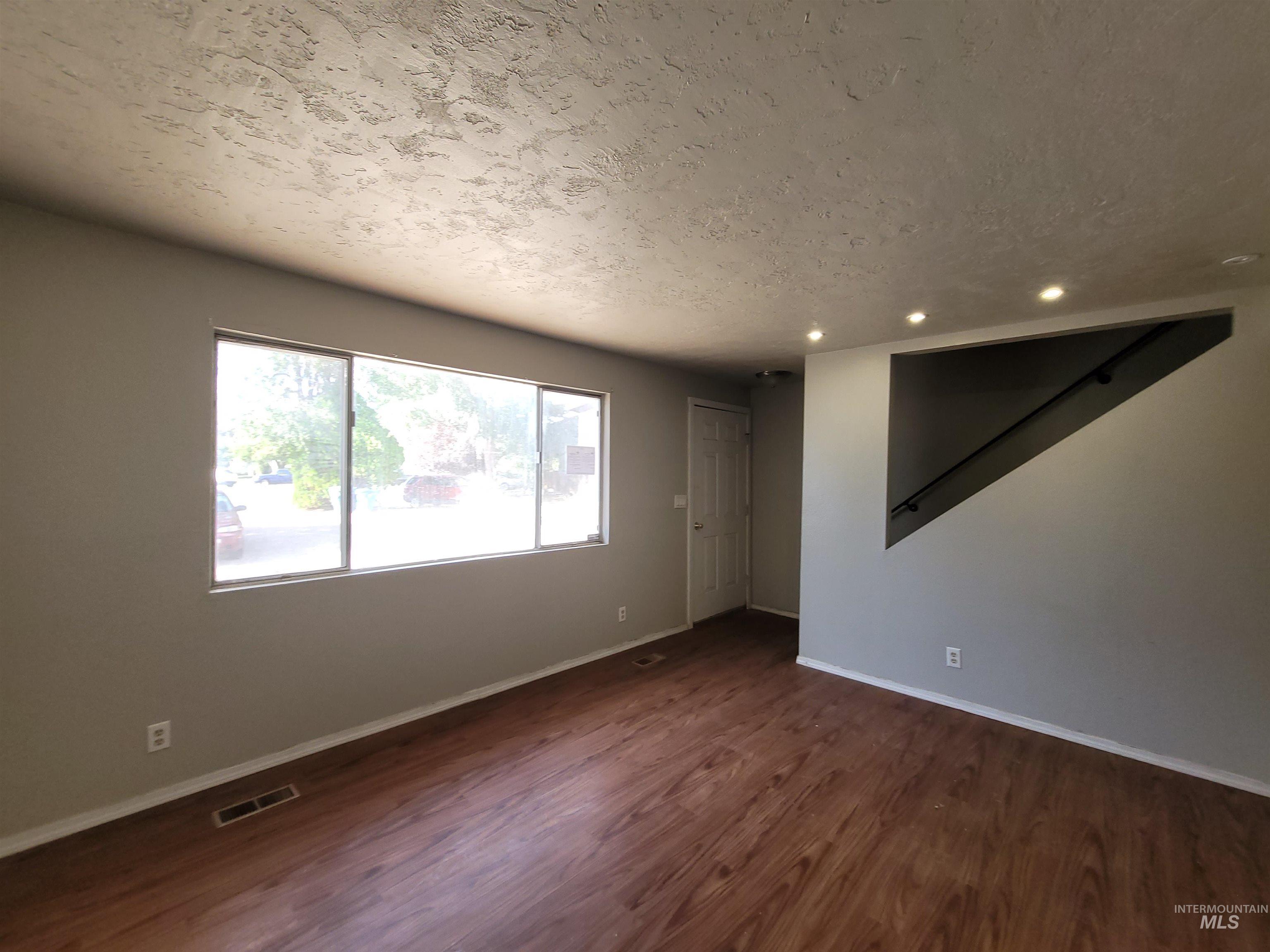 647 Brookside Ct Property Photo 14